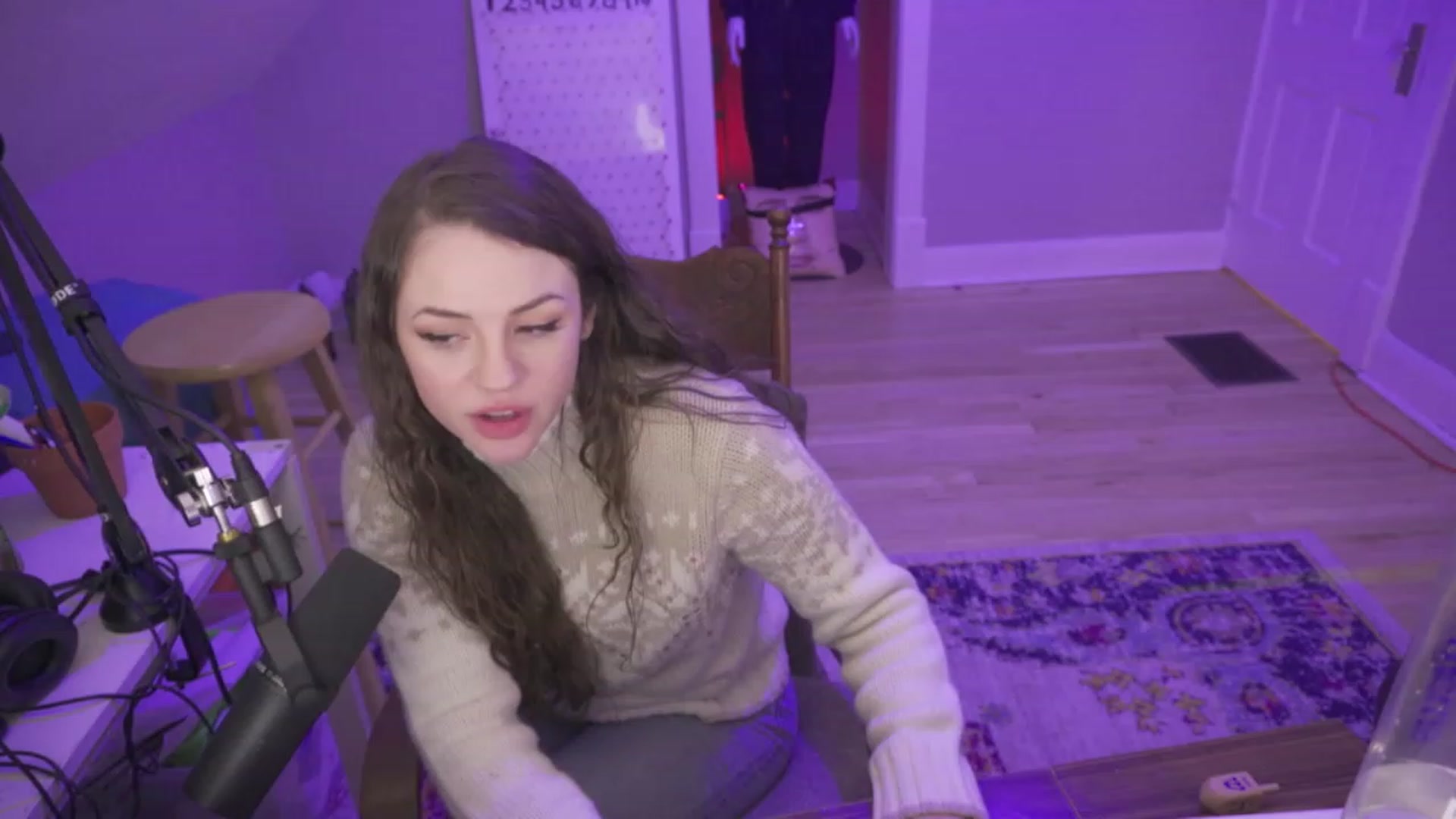 Gallery image thumbnail from MissleToes's myfreecams stream on, 12/26/2022, 08:55 image 8 of 20
