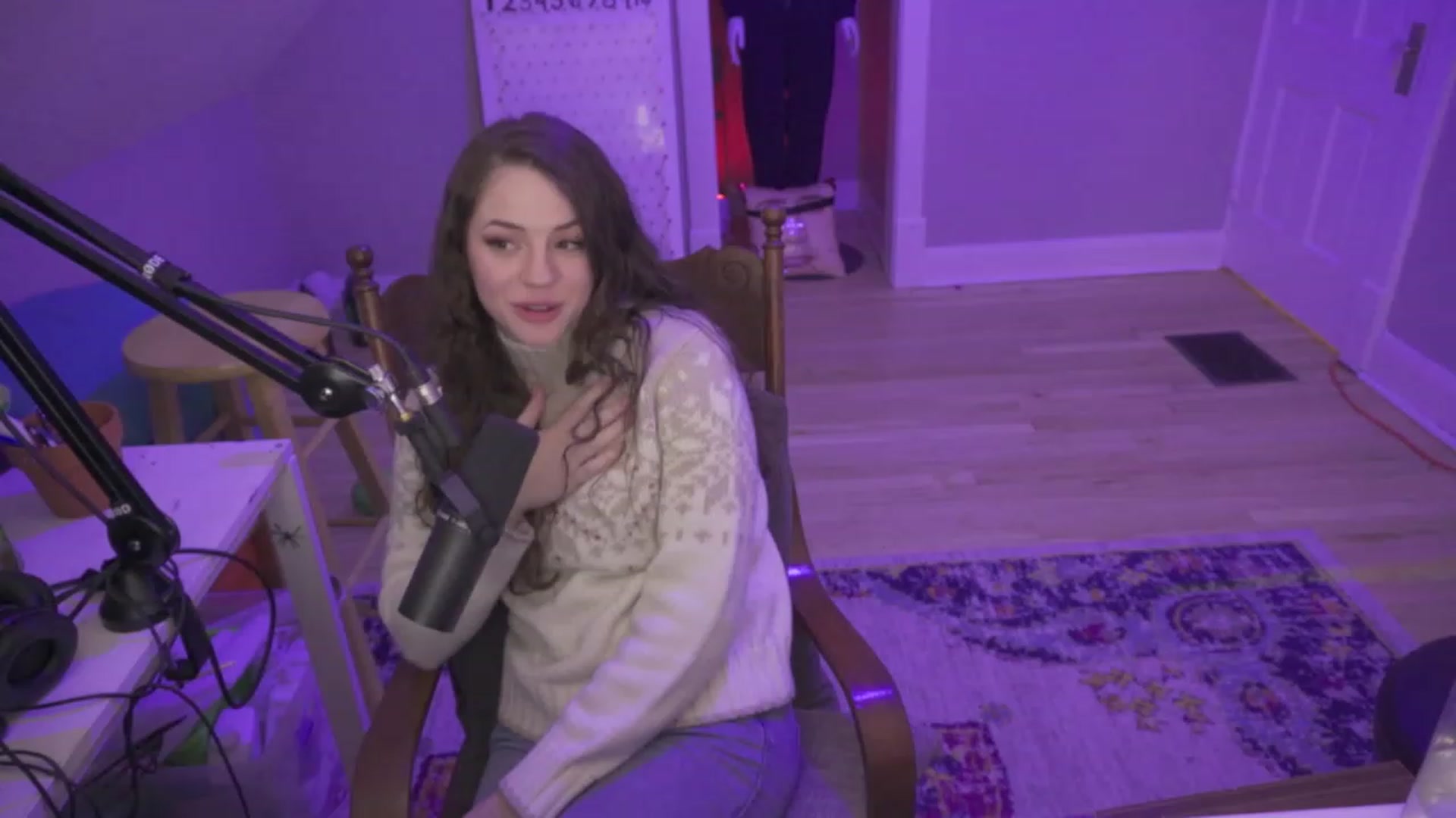 Gallery image thumbnail from MissleToes's myfreecams stream on, 12/26/2022, 08:55 image 1 of 20