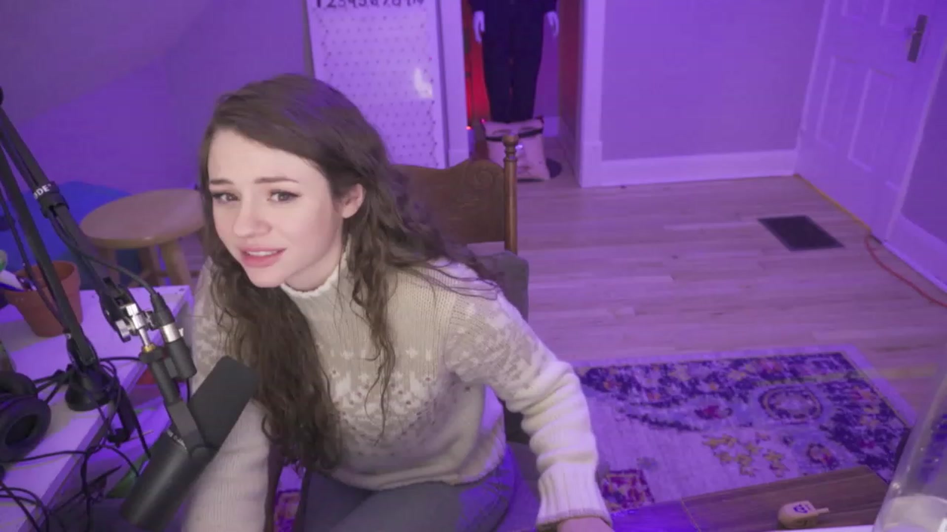 Gallery image thumbnail from MissleToes's myfreecams stream on, 12/26/2022, 08:55 image 11 of 20