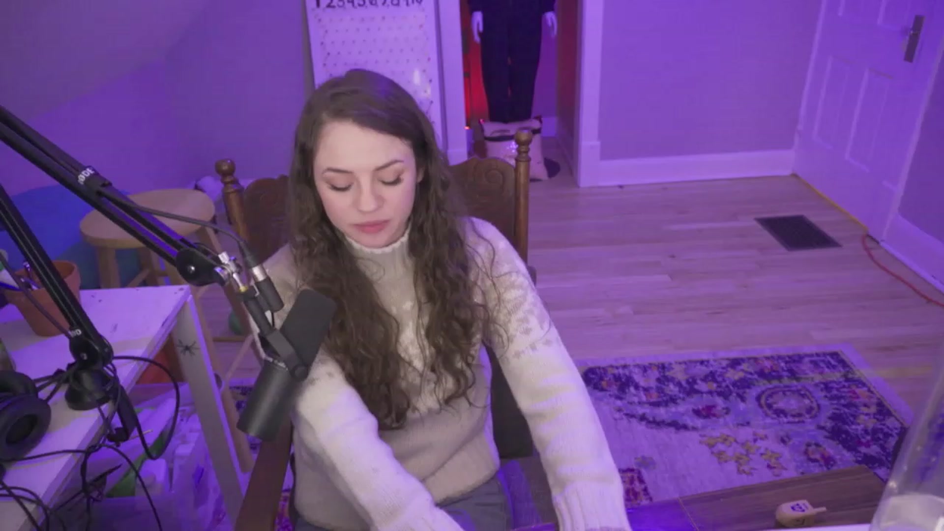 Gallery image thumbnail from MissleToes's myfreecams stream on, 12/26/2022, 08:55 image 15 of 20