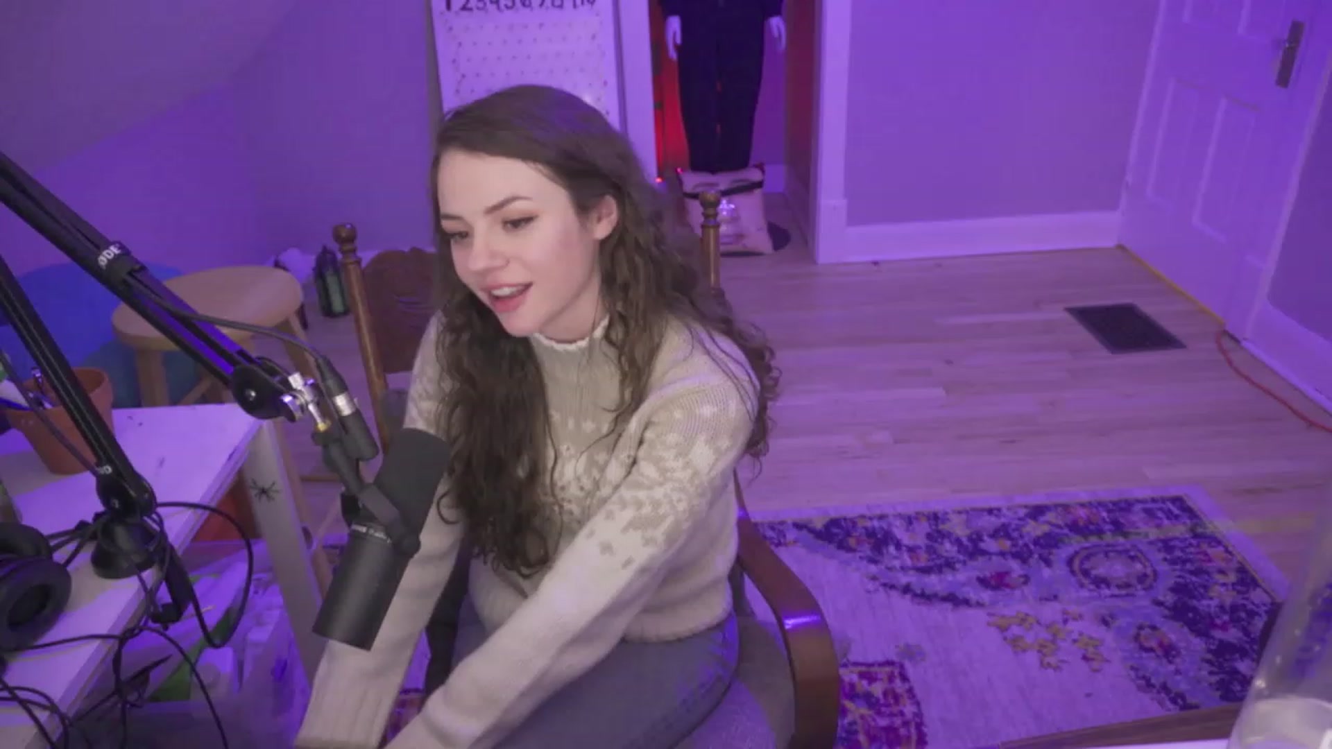 Gallery image thumbnail from MissleToes's myfreecams stream on, 12/26/2022, 08:55 image 7 of 20