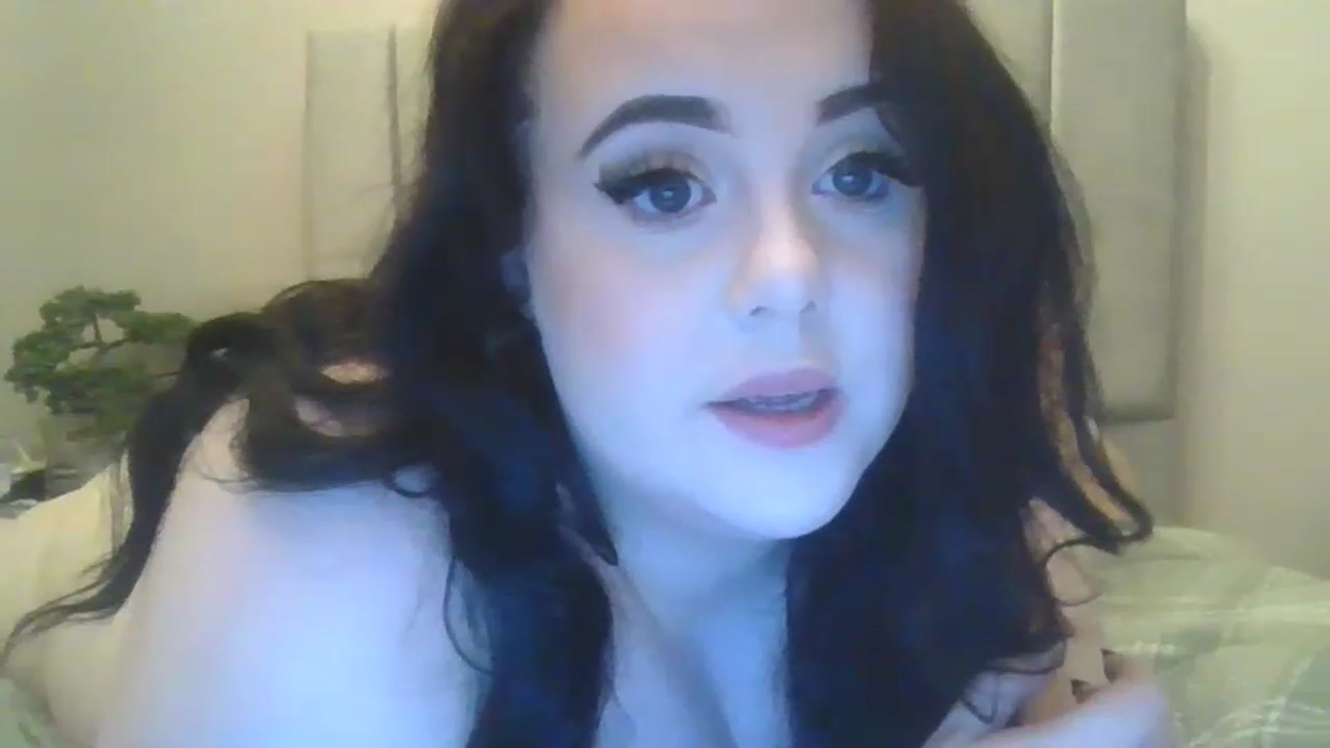 Gallery image thumbnail from Missmacygrayy's myfreecams stream on, 02/26/2023, 12:35 image 13 of 20