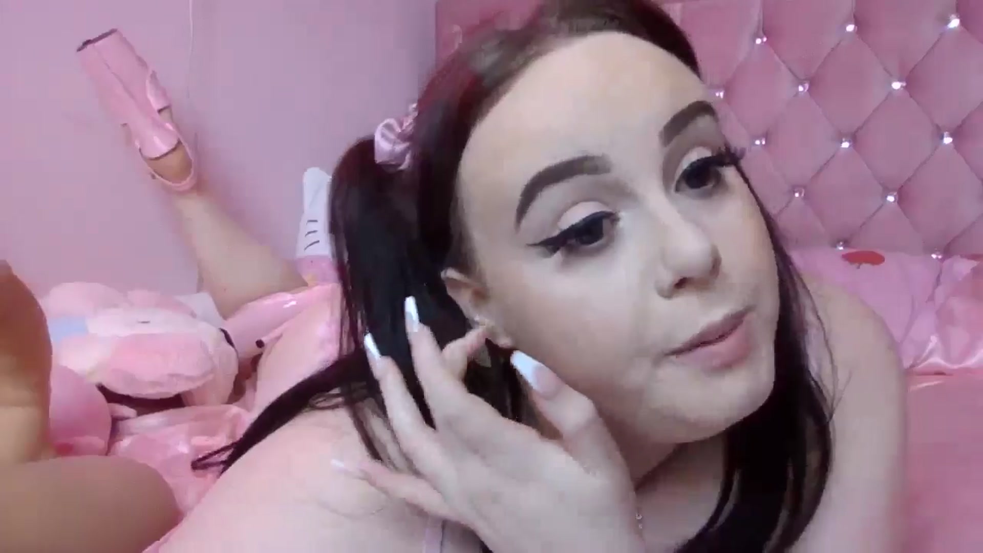 Gallery image thumbnail from Missmacygrayy's myfreecams stream on, 06/20/2024, 15:28 image 5 of 20