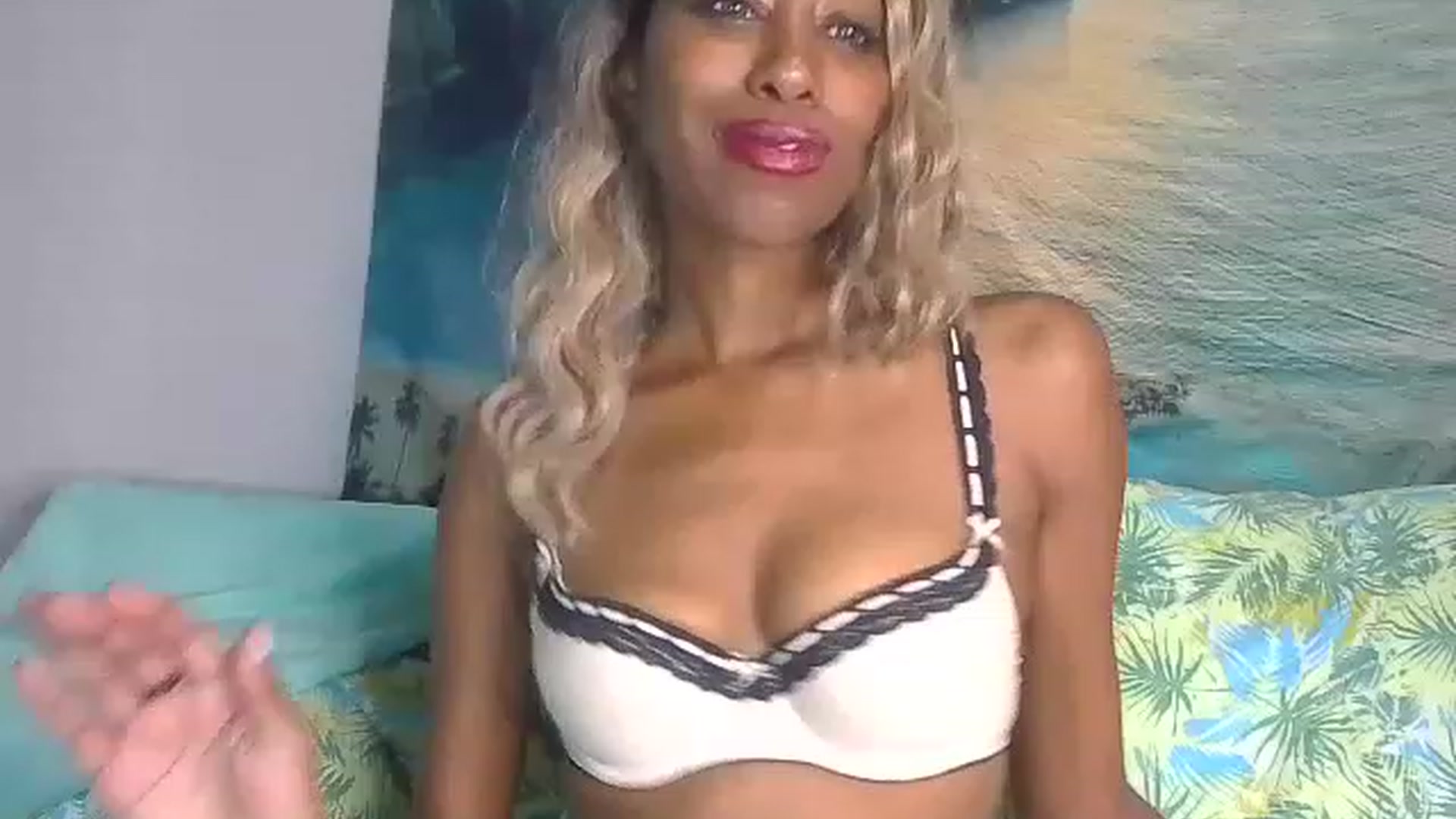 Gallery image thumbnail from Missmarie24's myfreecams stream on, 11/16/2022, 16:30 image 15 of 20