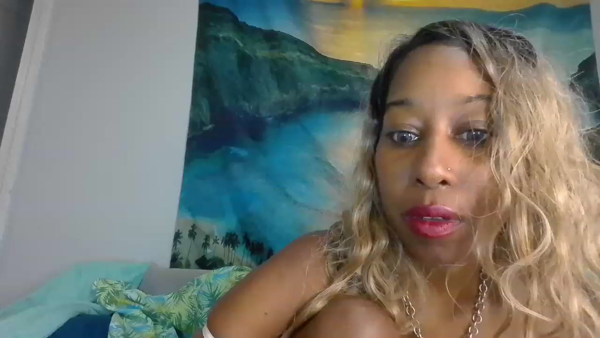 Gallery image thumbnail from Missmarie24's myfreecams stream on, 11/19/2022, 01:40 image 6 of 20