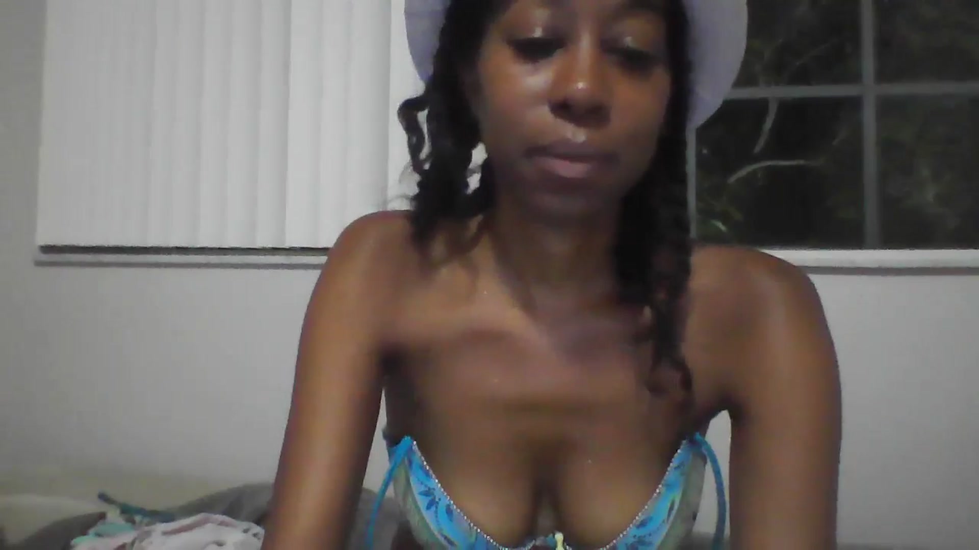 Gallery image thumbnail from Missmarie24's myfreecams stream on, 10/18/2024, 07:32 image 4 of 20
