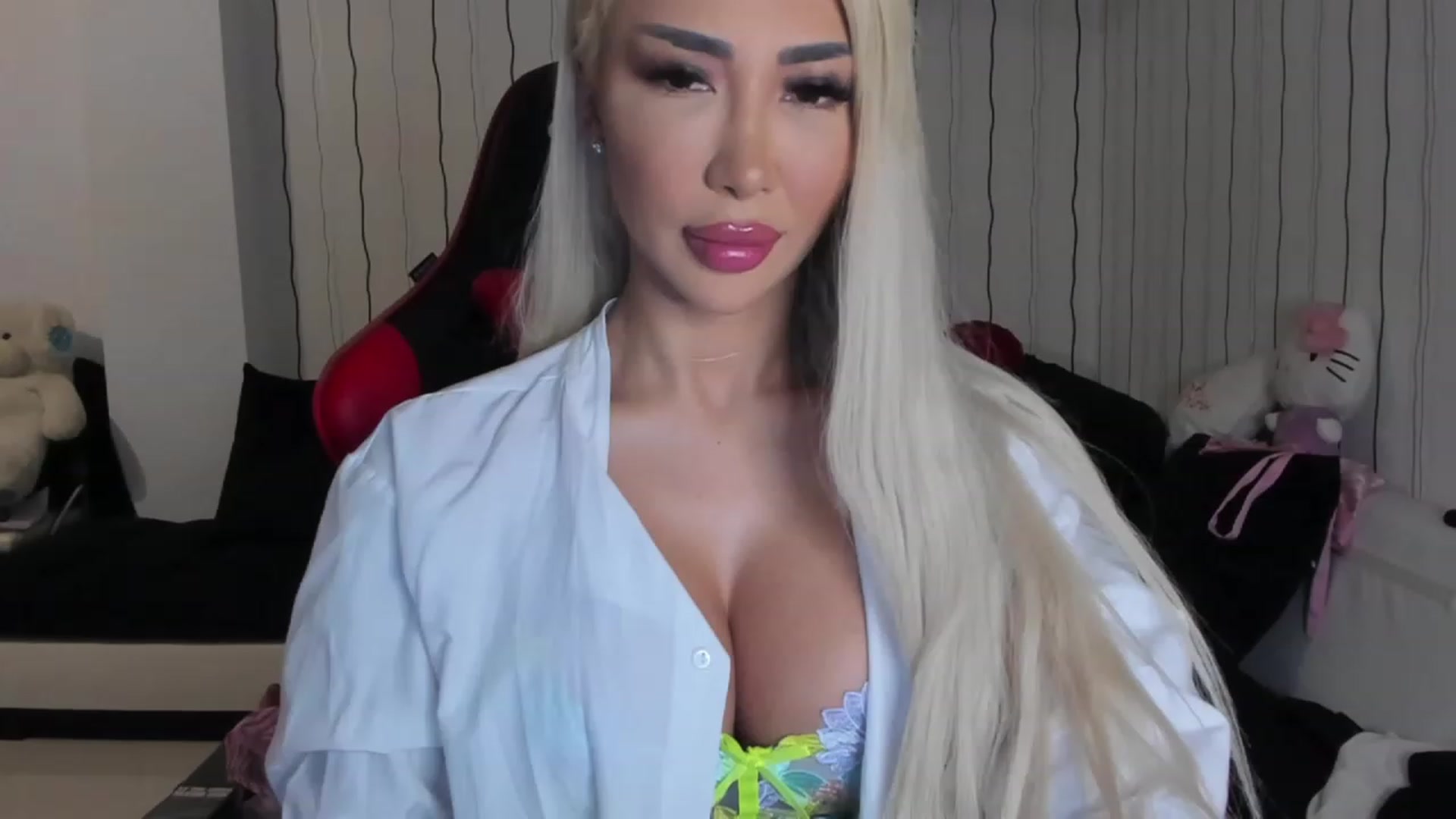 Gallery image thumbnail from Missmo0n1's myfreecams stream on, 11/19/2022, 05:59 image 5 of 20
