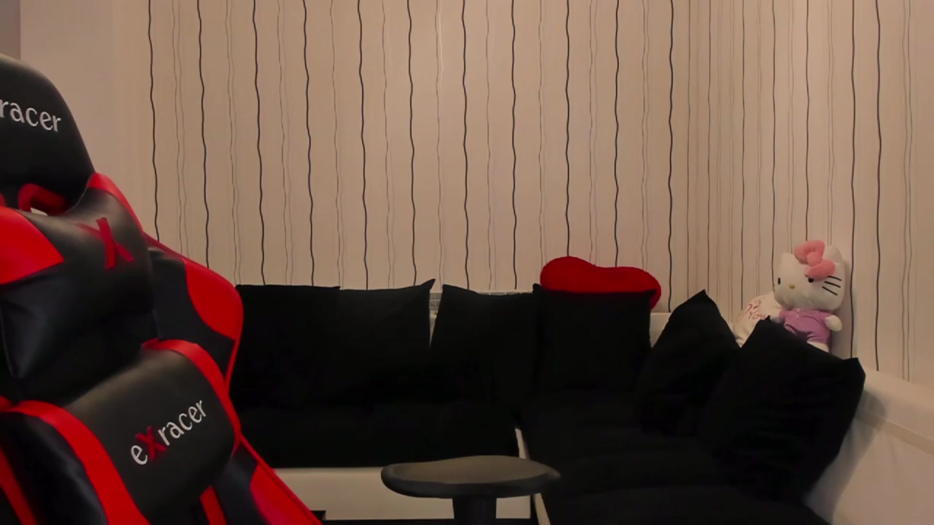Gallery image thumbnail from Missmo0n1's myfreecams stream on, 11/19/2022, 22:00 image 5 of 20