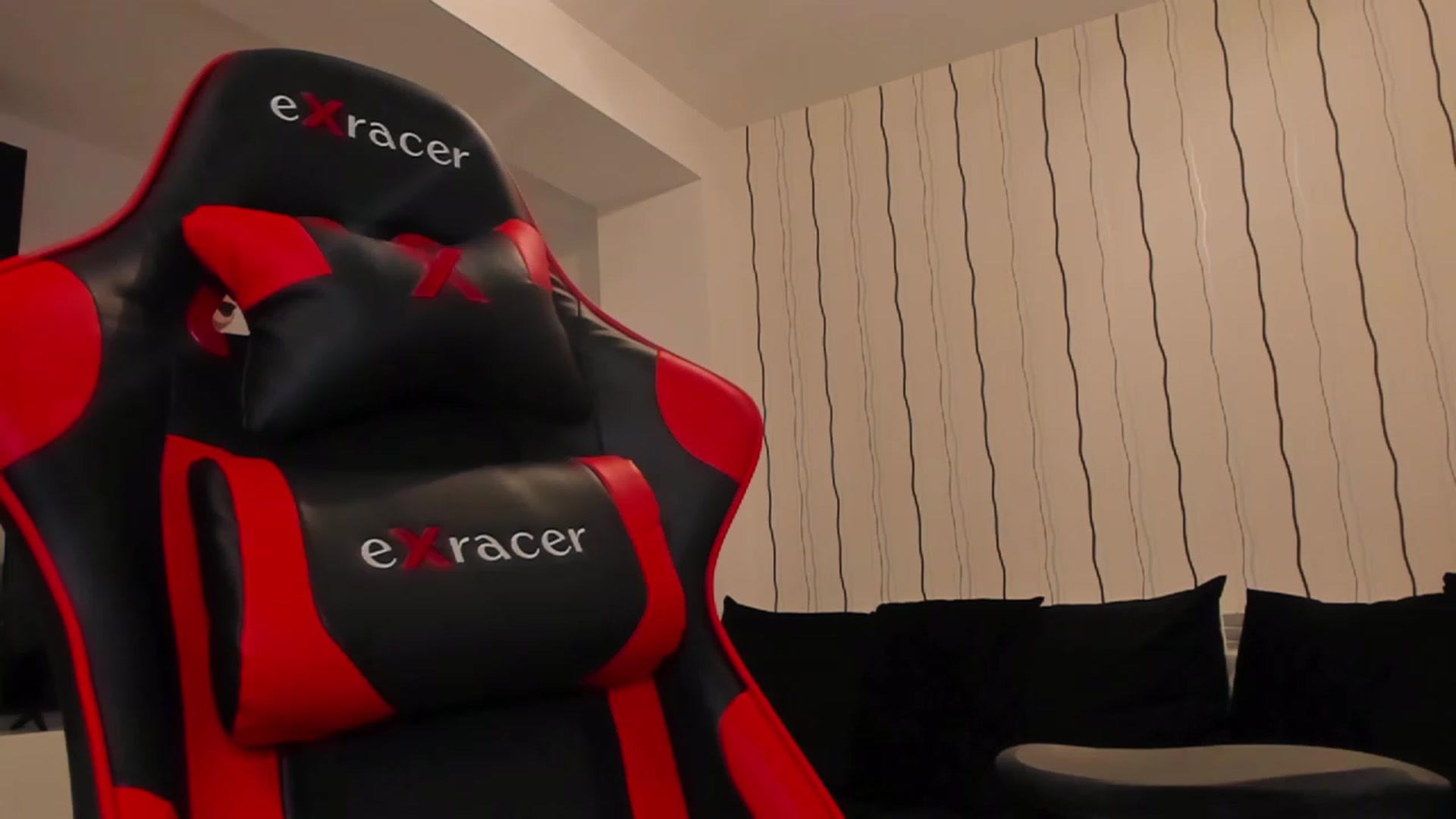 Gallery image thumbnail from Missmo0n1's myfreecams stream on, 11/19/2022, 22:00 image 3 of 20