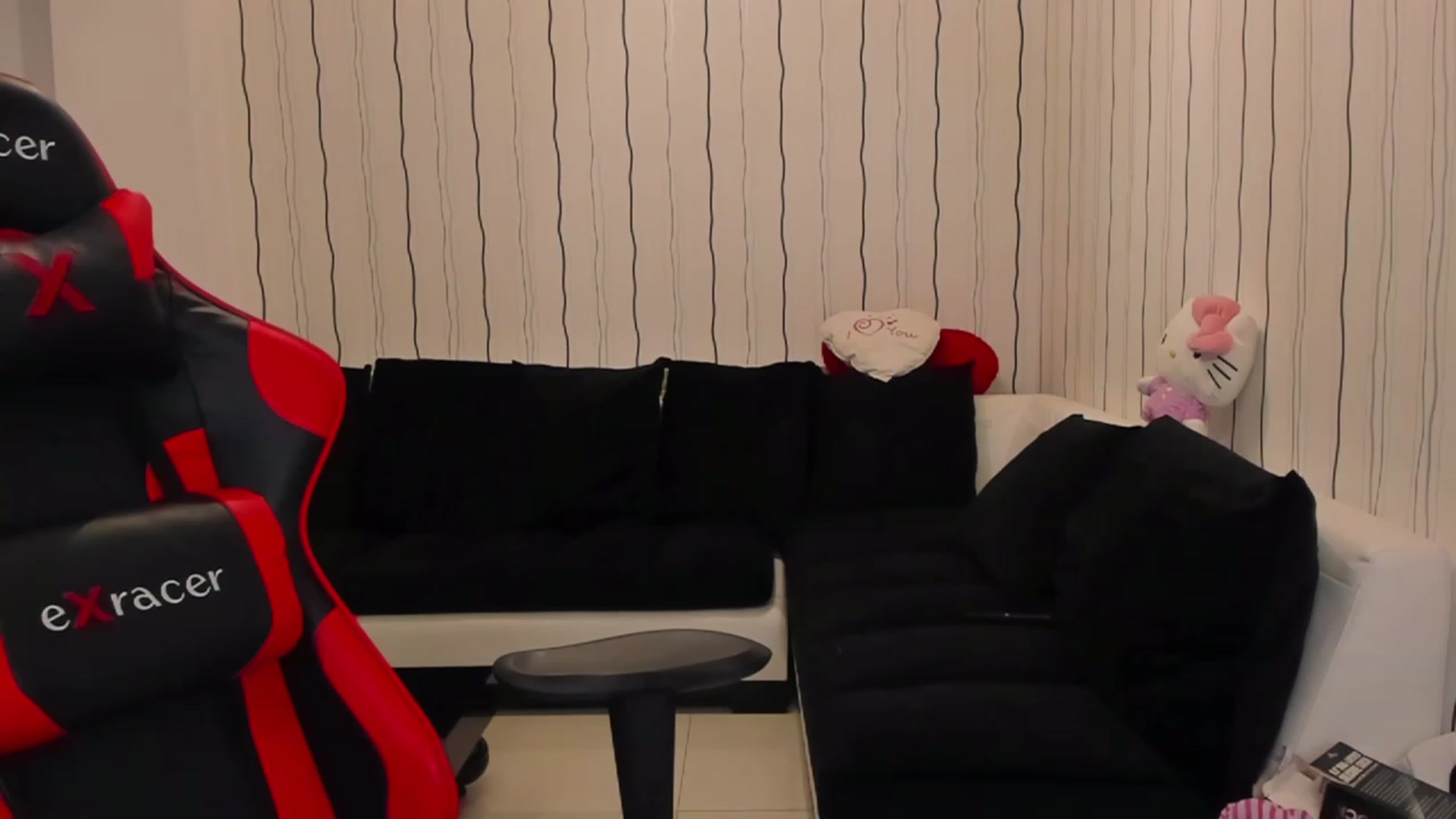 Gallery image thumbnail from Missmo0n1's myfreecams stream on, 11/20/2022, 23:21 image 4 of 20