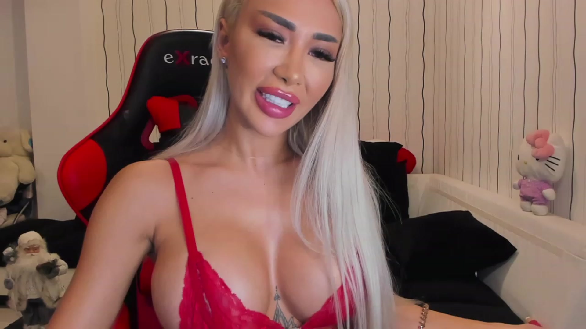 Gallery image thumbnail from Missmo0n1's myfreecams stream on, 11/21/2022, 02:41 image 10 of 20