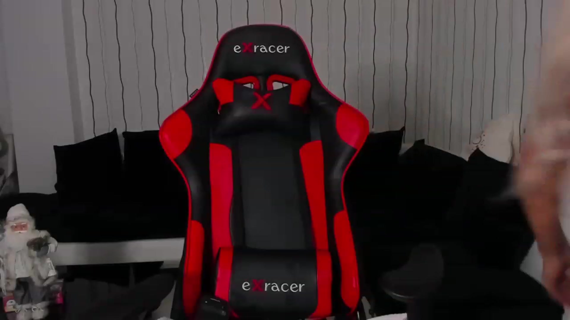 Gallery image thumbnail from Missmo0n1's myfreecams stream on, 11/22/2022, 23:43 image 18 of 20