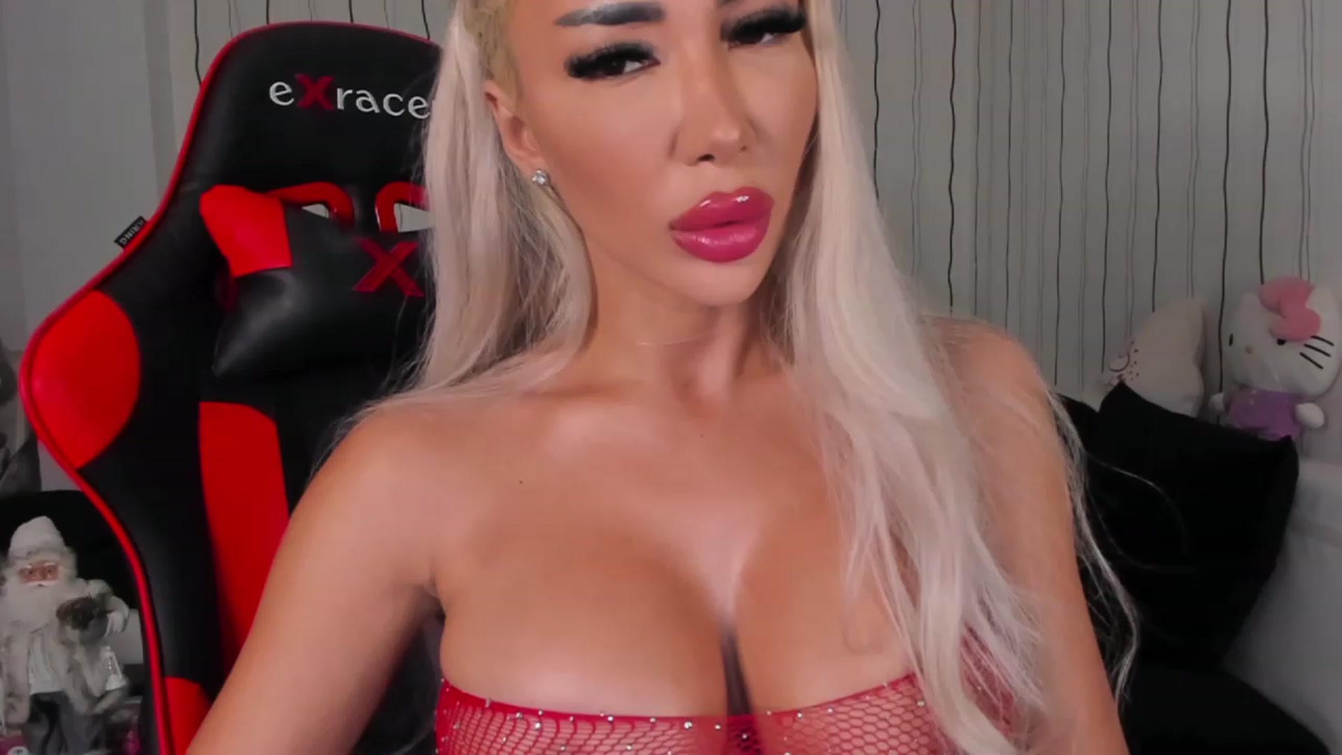 Gallery image thumbnail from Missmo0n1's myfreecams stream on, 11/22/2022, 23:43 image 14 of 20