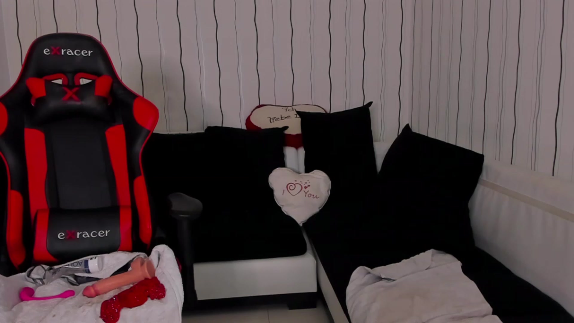 Gallery image thumbnail from Missmo0n1's myfreecams stream on, 11/25/2022, 03:02 image 10 of 20