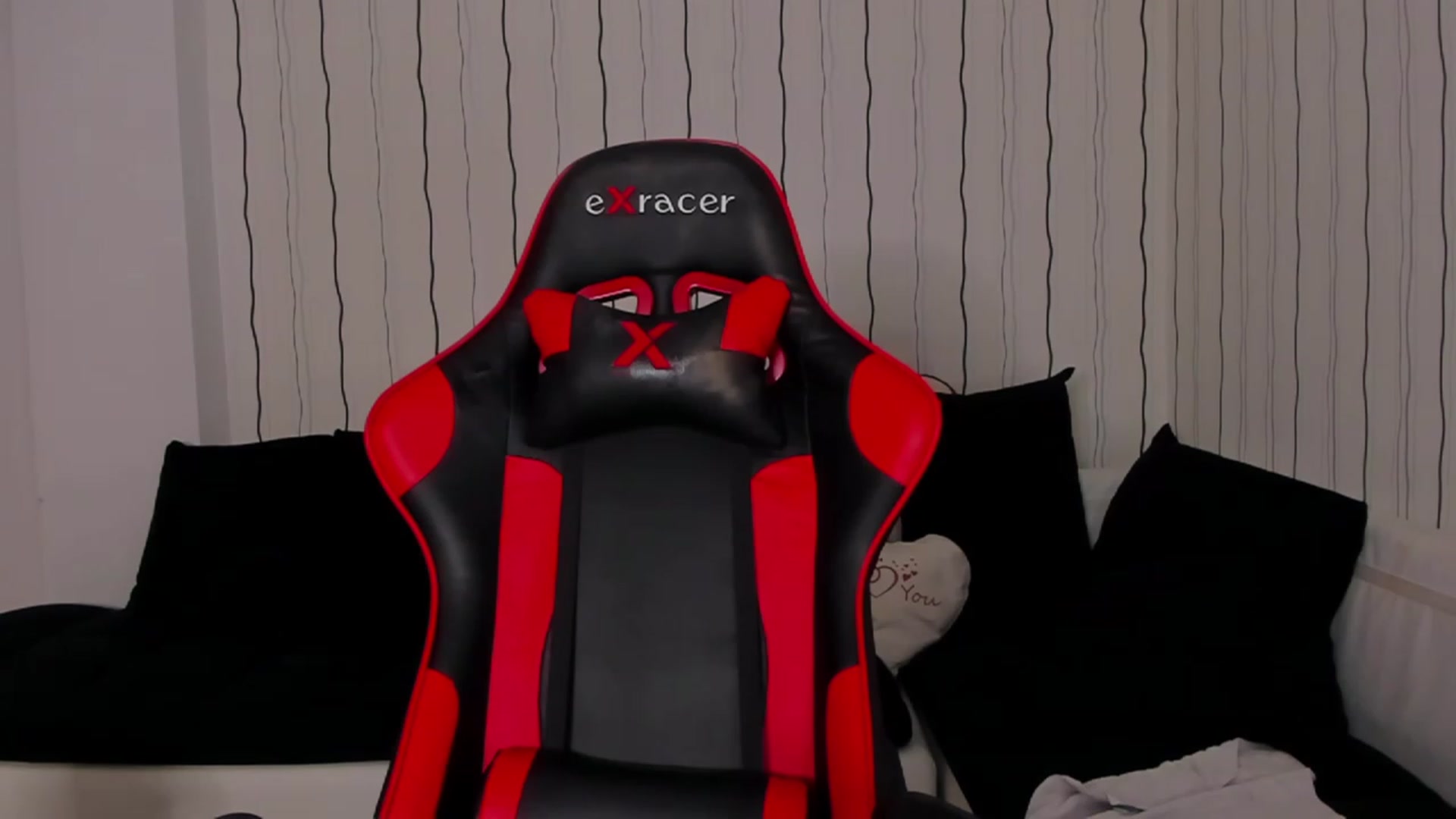 Gallery image thumbnail from Missmo0n1's myfreecams stream on, 11/25/2022, 03:02 image 20 of 20
