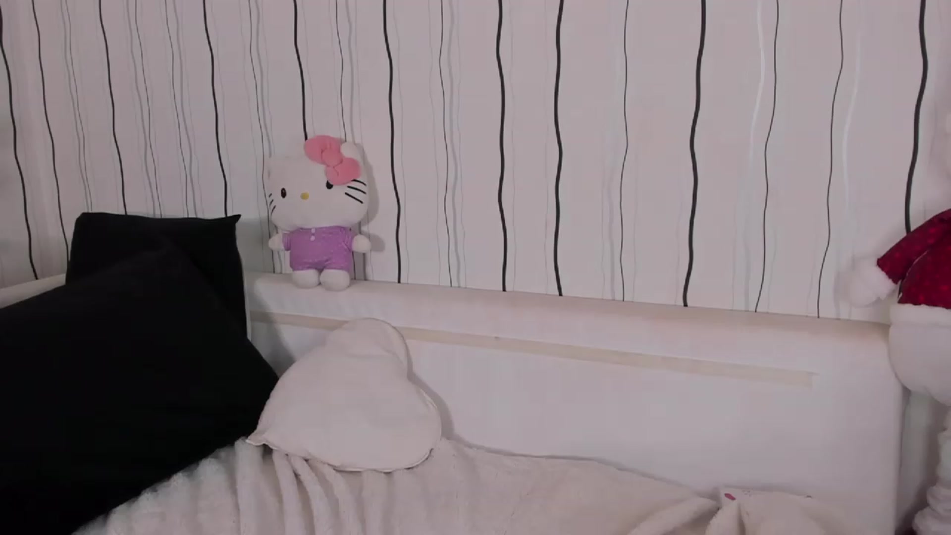 Gallery image thumbnail from Missmo0n1's myfreecams stream on, 12/01/2022, 01:32 image 9 of 20