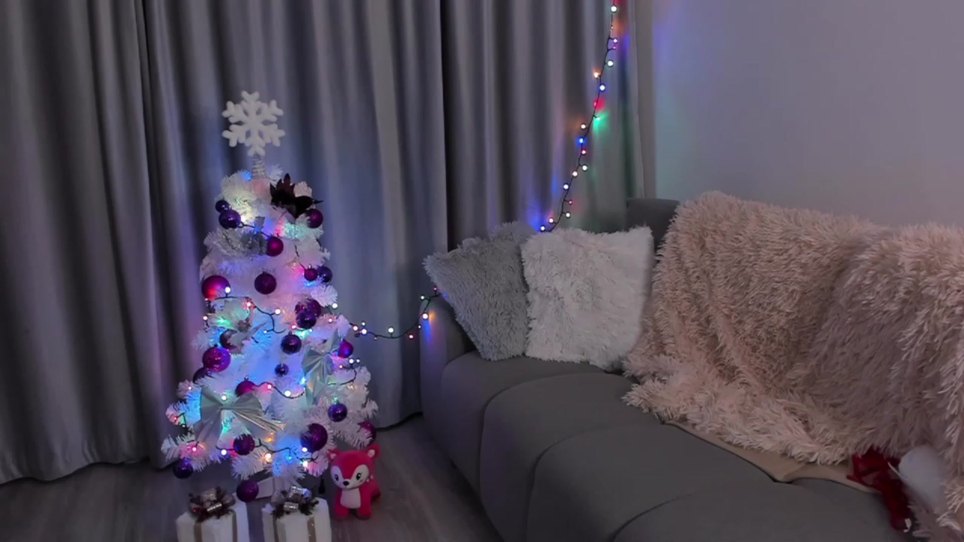 Gallery image thumbnail from Missmo0n1's myfreecams stream on, 12/12/2022, 01:06 image 2 of 20