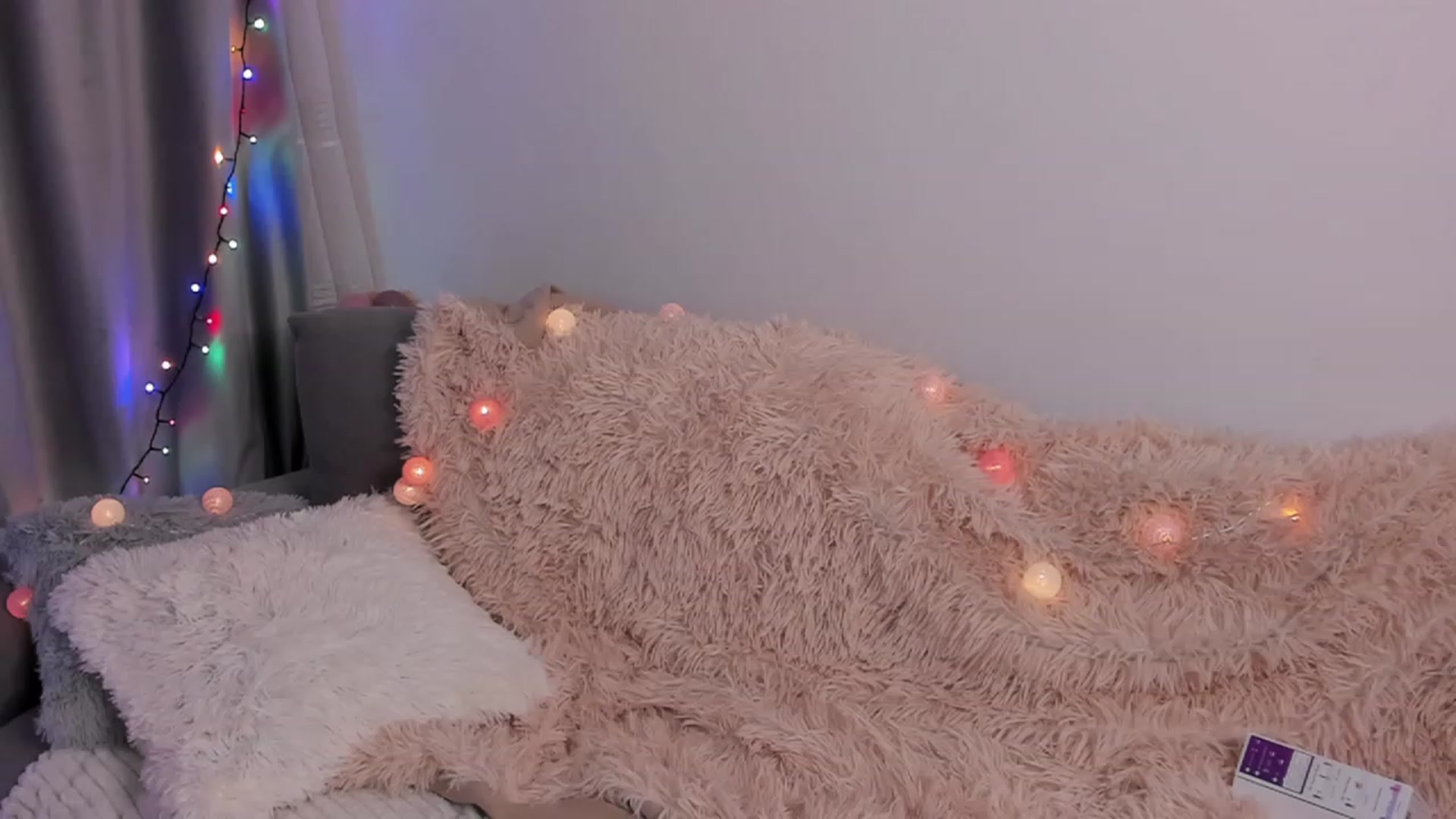 Gallery image thumbnail from Missmo0n1's myfreecams stream on, 12/14/2022, 23:32 image 13 of 20
