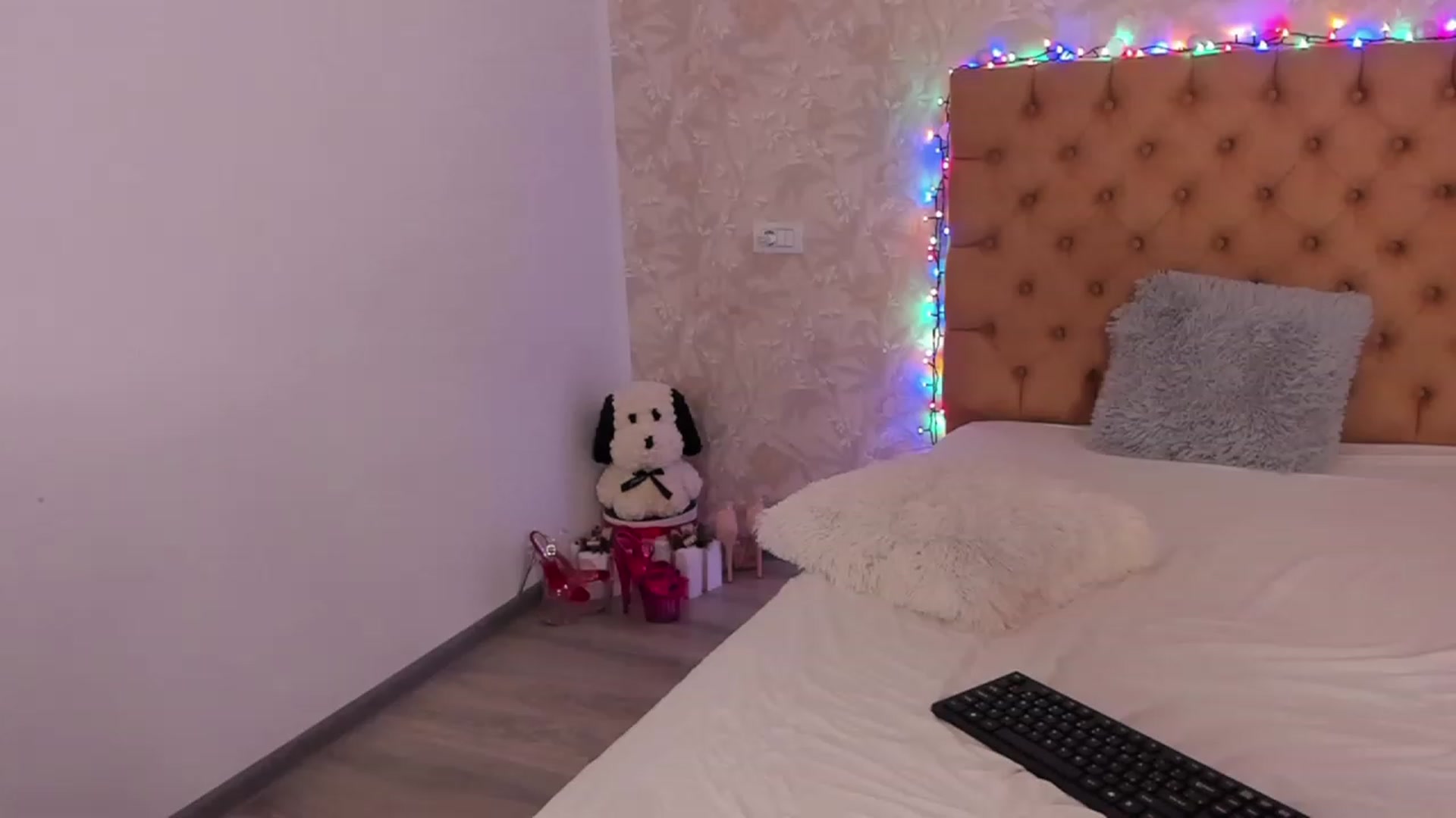 Gallery image thumbnail from Missmo0n1's myfreecams stream on, 01/31/2023, 01:02 image 10 of 20