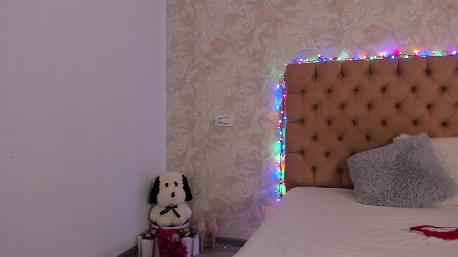 Gallery image thumbnail from Missmo0n1's myfreecams stream on, 01/31/2023, 23:35 image 13 of 20