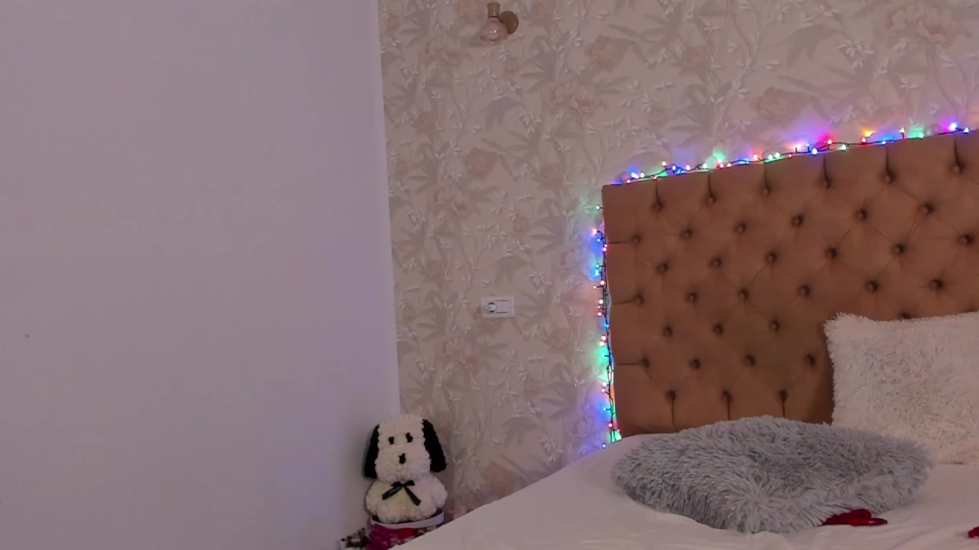 Gallery image thumbnail from Missmo0n1's myfreecams stream on, 02/01/2023, 24:34 image 7 of 20