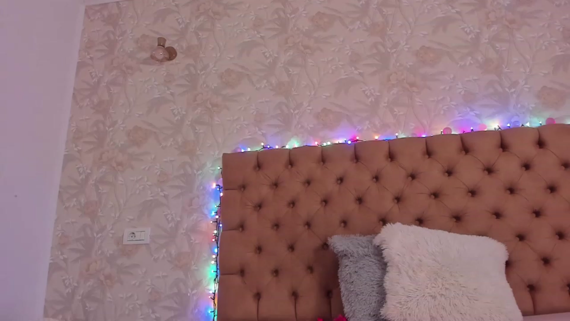 Gallery image thumbnail from Missmo0n1's myfreecams stream on, 02/09/2023, 22:22 image 10 of 20