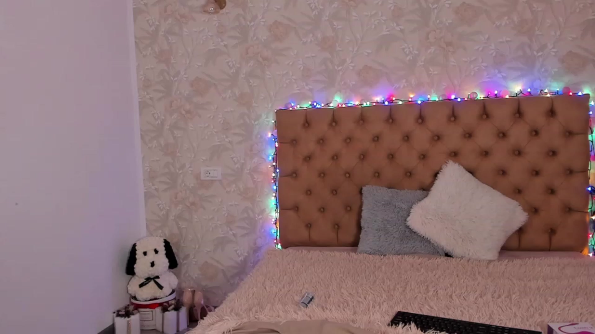 Gallery image thumbnail from Missmo0n1's myfreecams stream on, 02/15/2023, 22:41 image 15 of 20