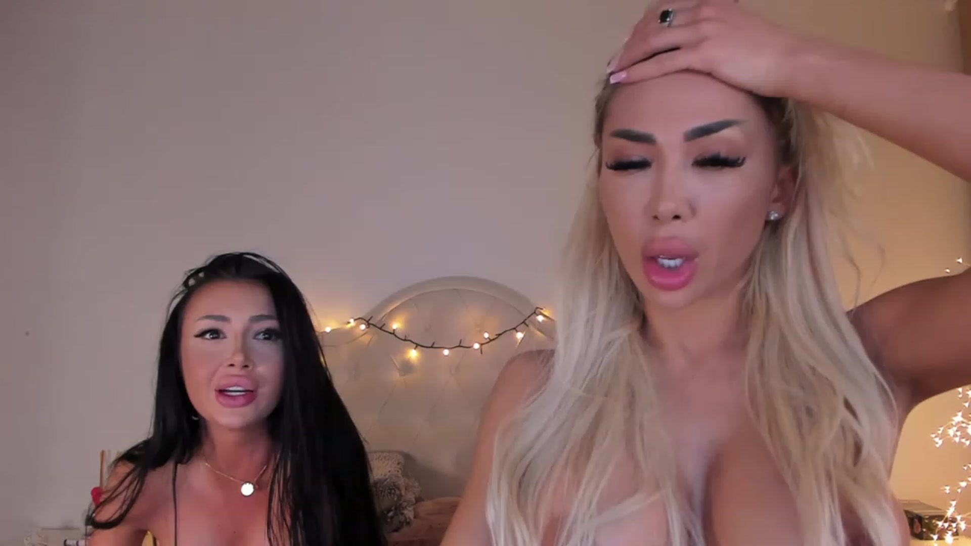 Gallery image thumbnail from Missmo0n1's myfreecams stream on, 02/27/2023, 24:05 image 18 of 20