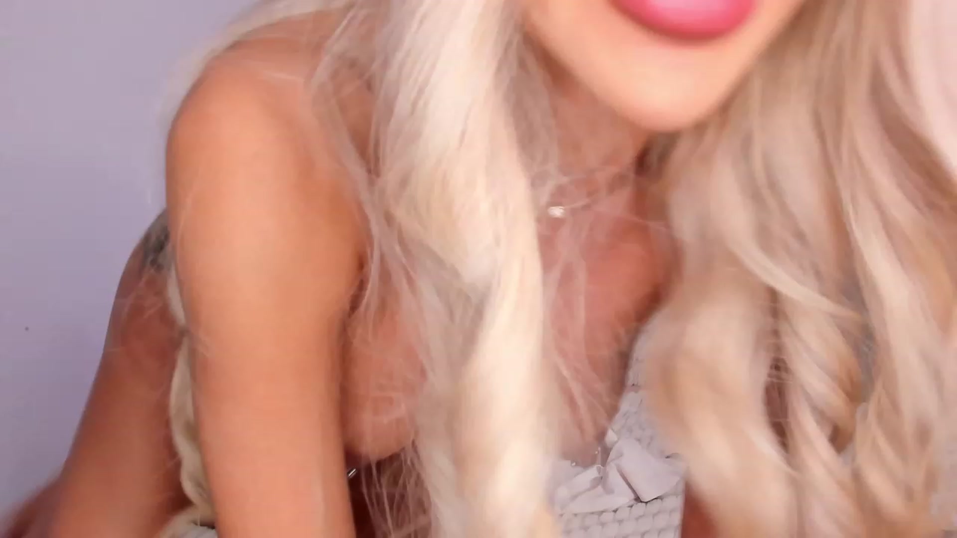 Gallery image thumbnail from Missmo0n1's myfreecams stream on, 04/03/2023, 20:55 image 1 of 20
