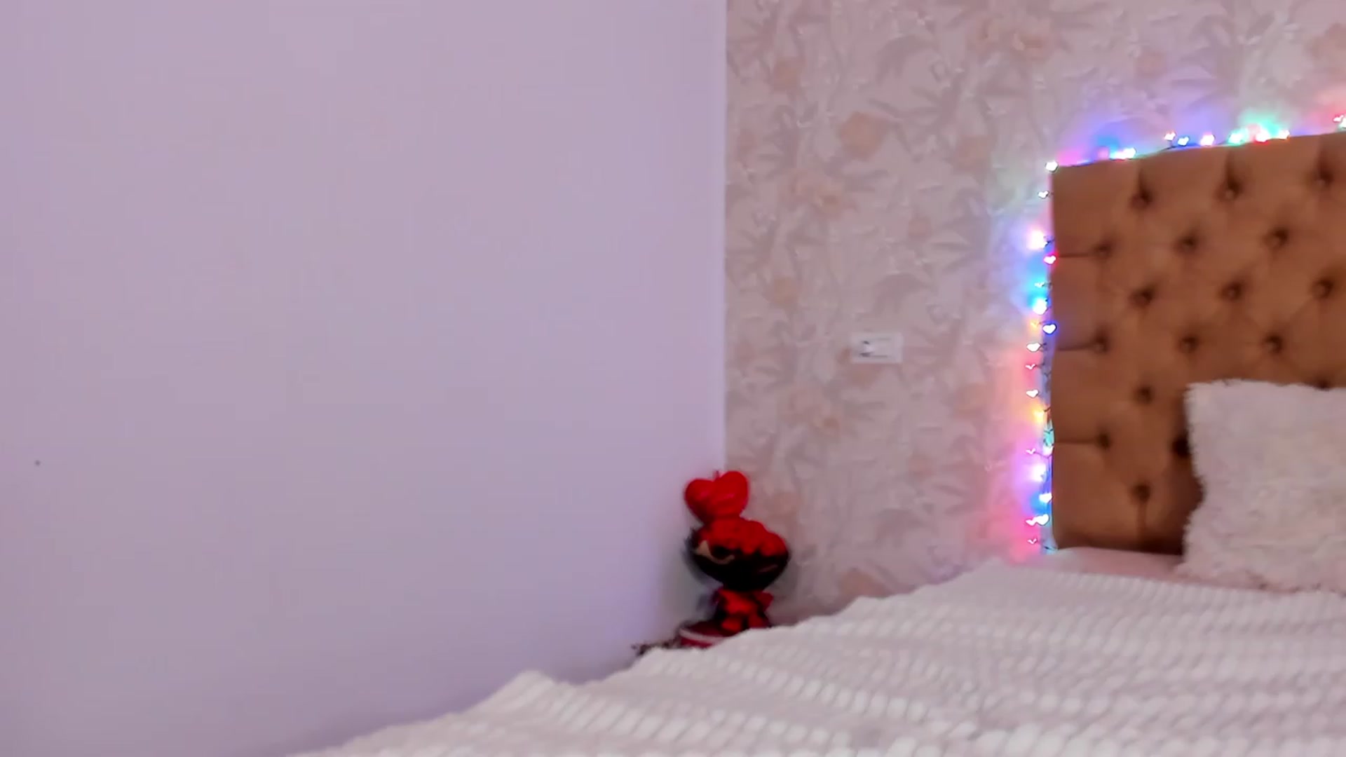 Gallery image thumbnail from Missmo0n1's myfreecams stream on, 04/03/2023, 20:55 image 10 of 20
