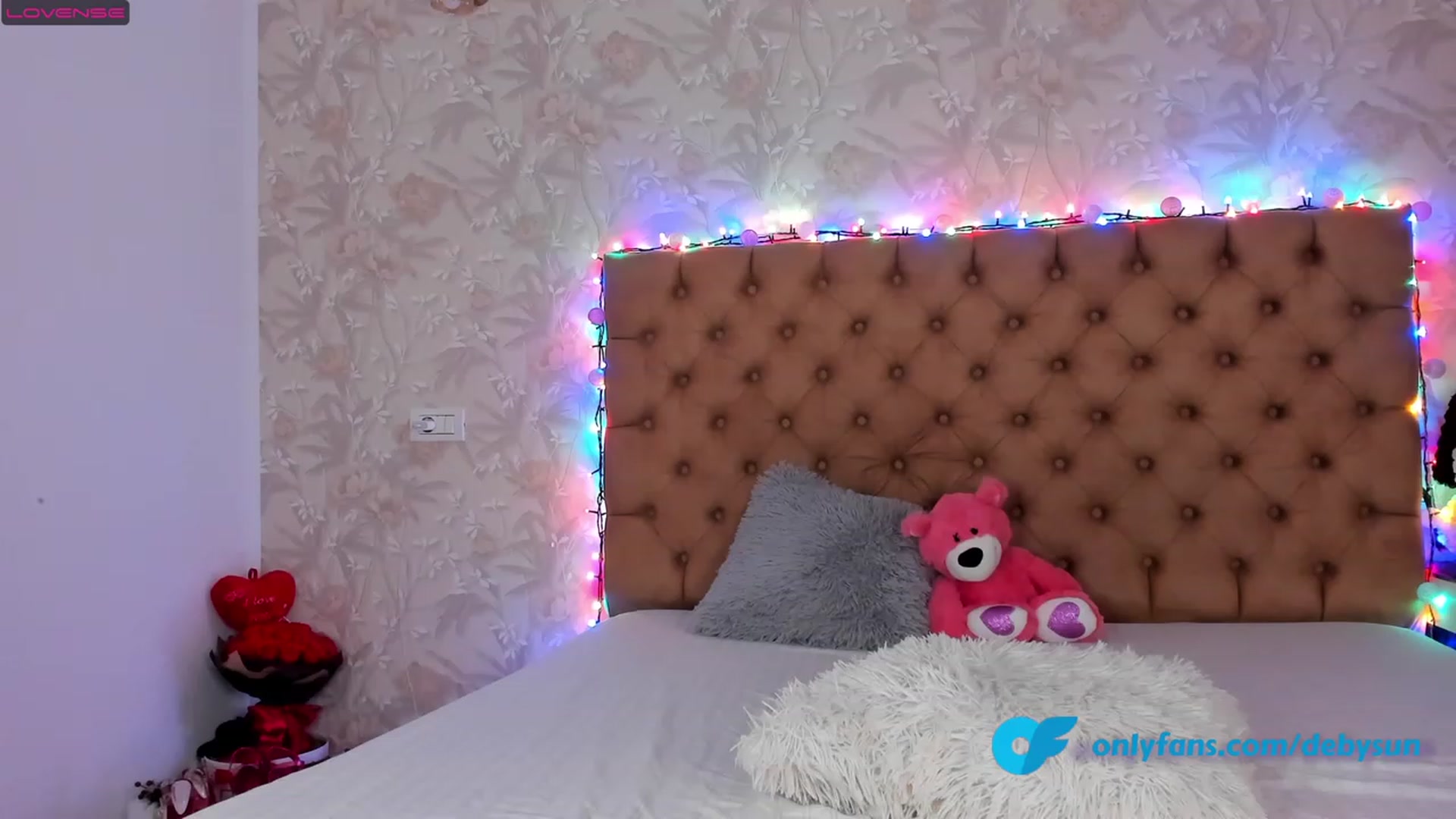 Gallery image thumbnail from Missmo0n1's myfreecams stream on, 05/18/2023, 21:11 image 13 of 20