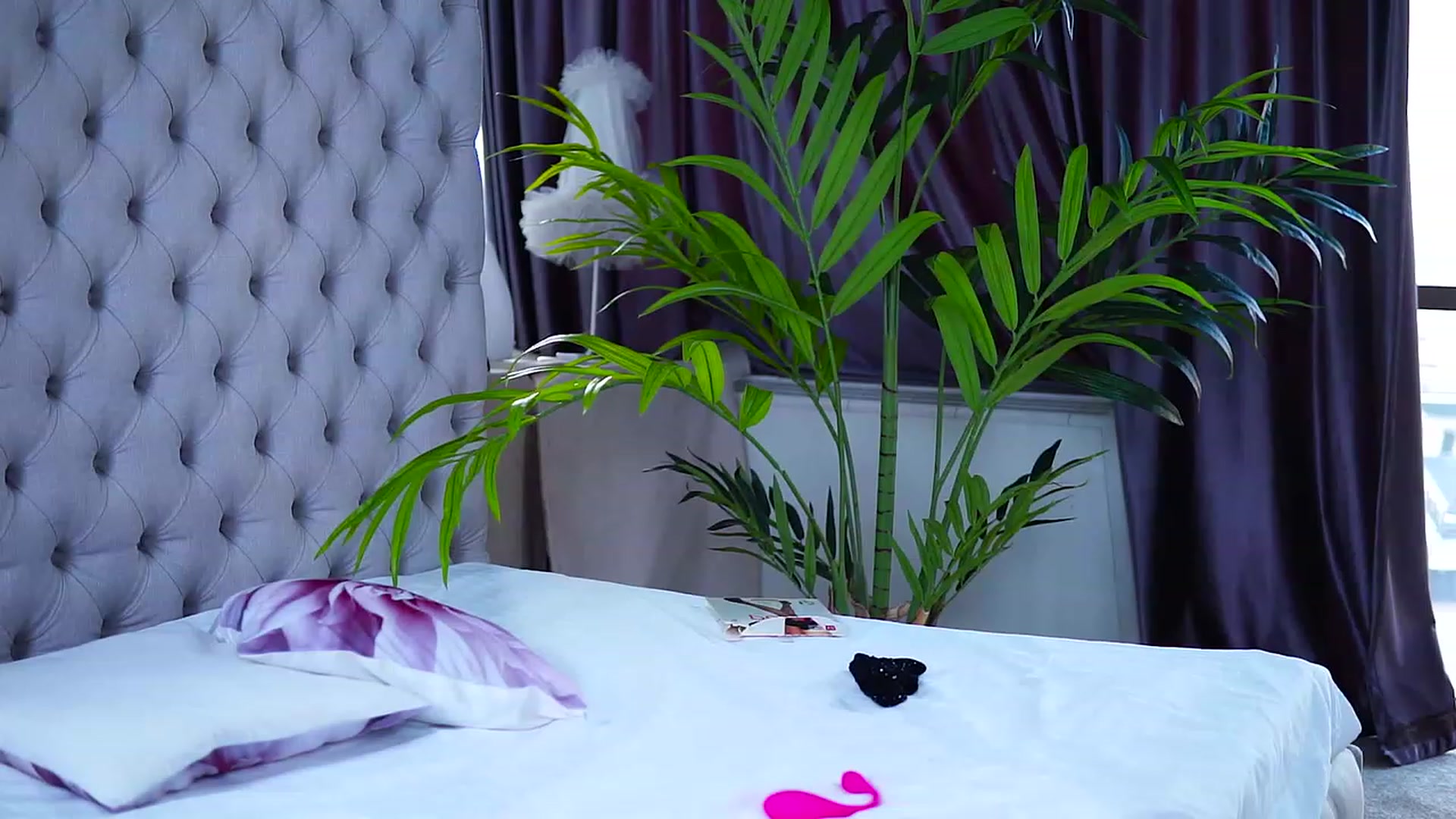 Gallery image thumbnail from Missmo0n1's myfreecams stream on, 07/10/2023, 16:22 image 10 of 20