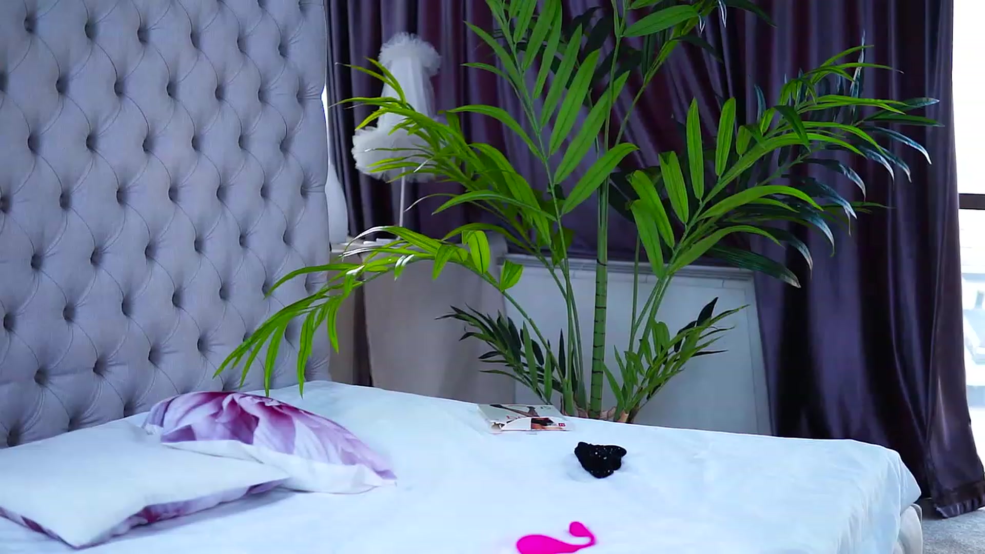 Gallery image thumbnail from Missmo0n1's myfreecams stream on, 07/10/2023, 16:22 image 11 of 20