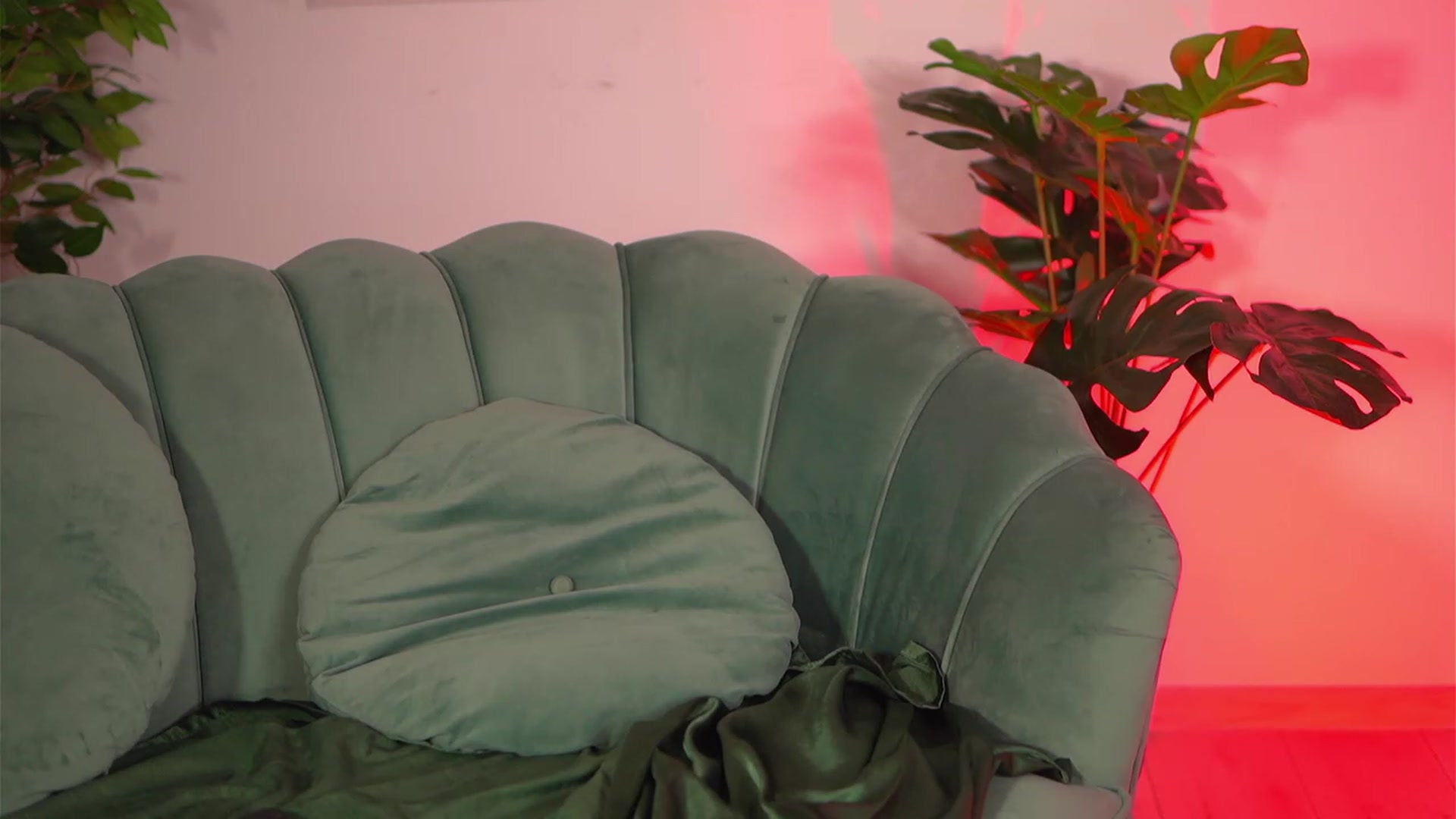 Gallery image thumbnail from Missmo0n1's myfreecams stream on, 07/17/2023, 11:38 image 18 of 20