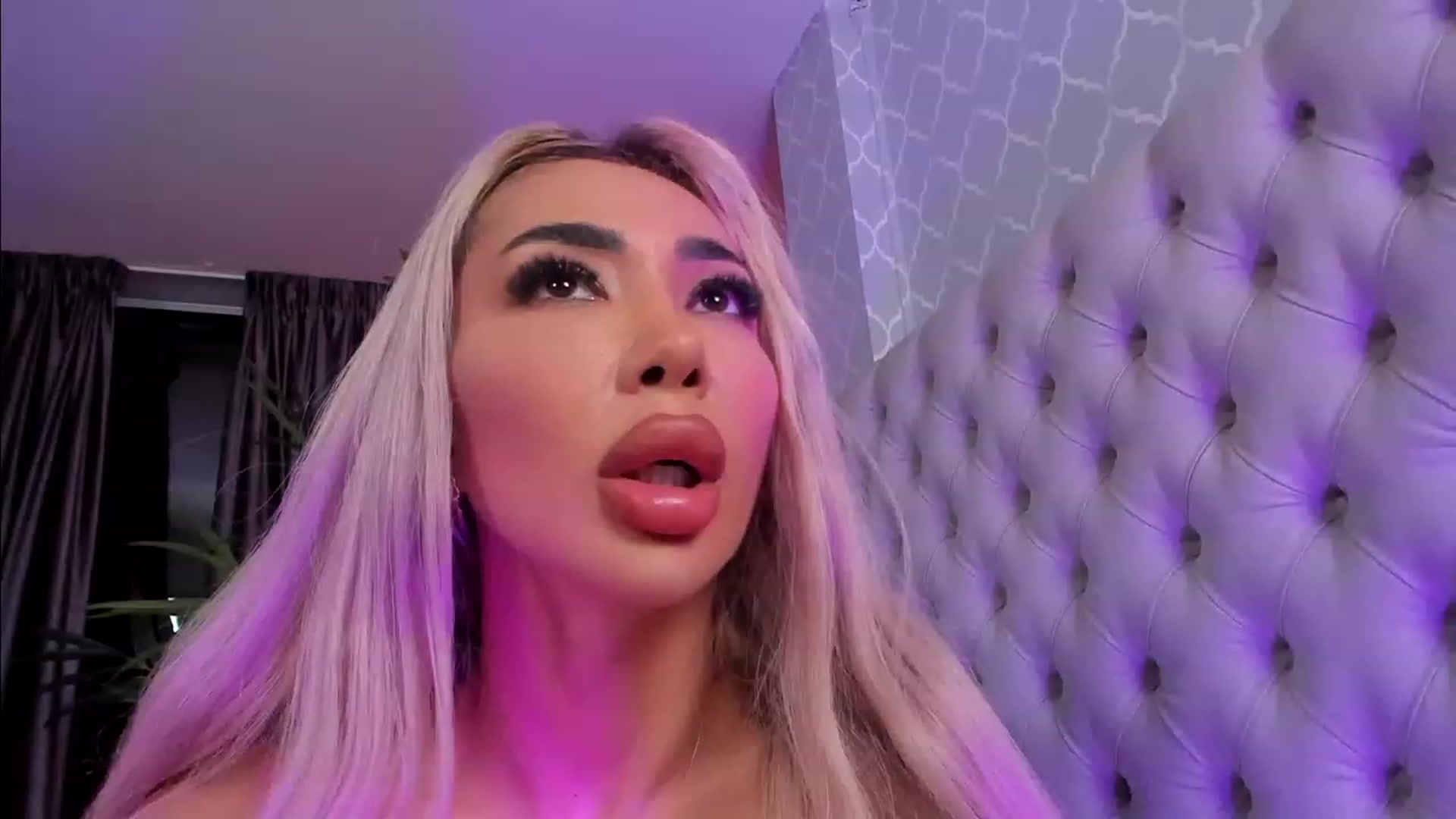 Gallery image thumbnail from Missmo0n1's myfreecams stream on, 07/17/2023, 20:21 image 7 of 20