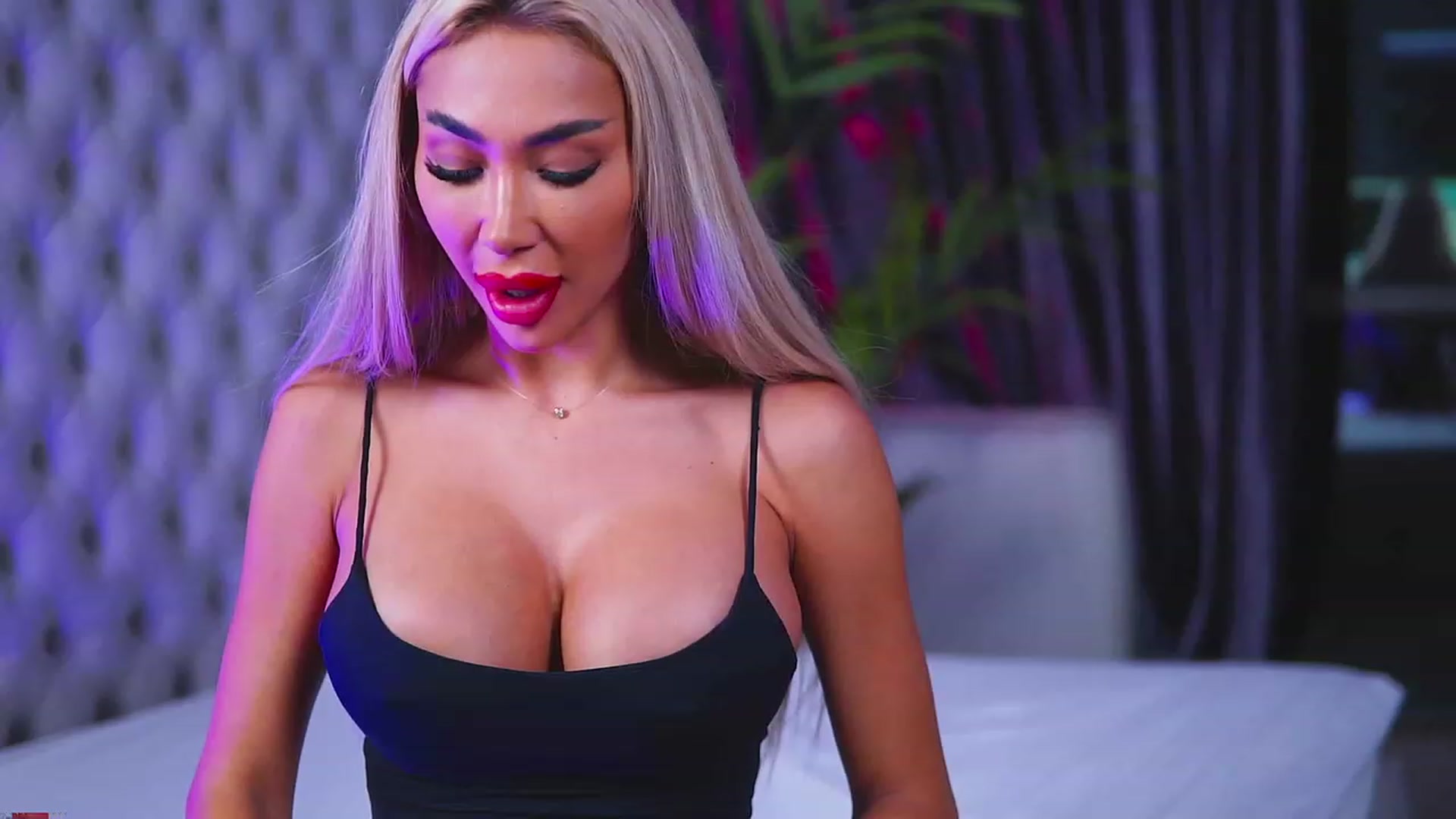 Gallery image thumbnail from Missmo0n1's myfreecams stream on, 07/18/2023, 19:16 image 19 of 20