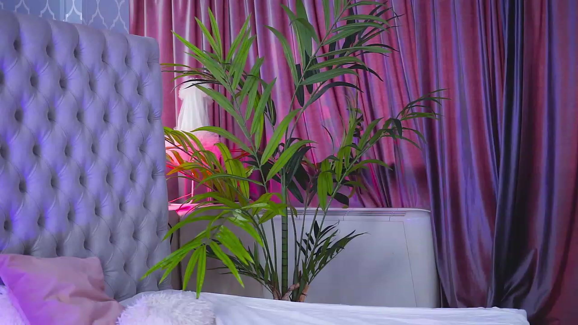 Gallery image thumbnail from Missmo0n1's myfreecams stream on, 07/20/2023, 13:34 image 16 of 20