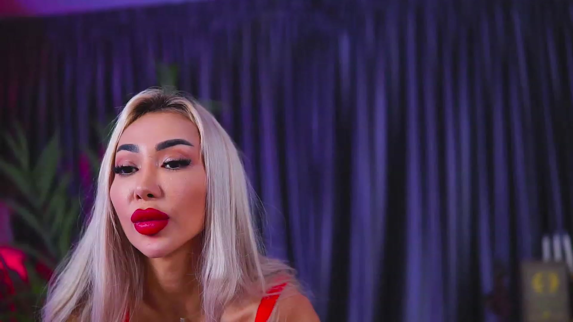 Gallery image thumbnail from Missmo0n1's myfreecams stream on, 07/20/2023, 19:05 image 17 of 20