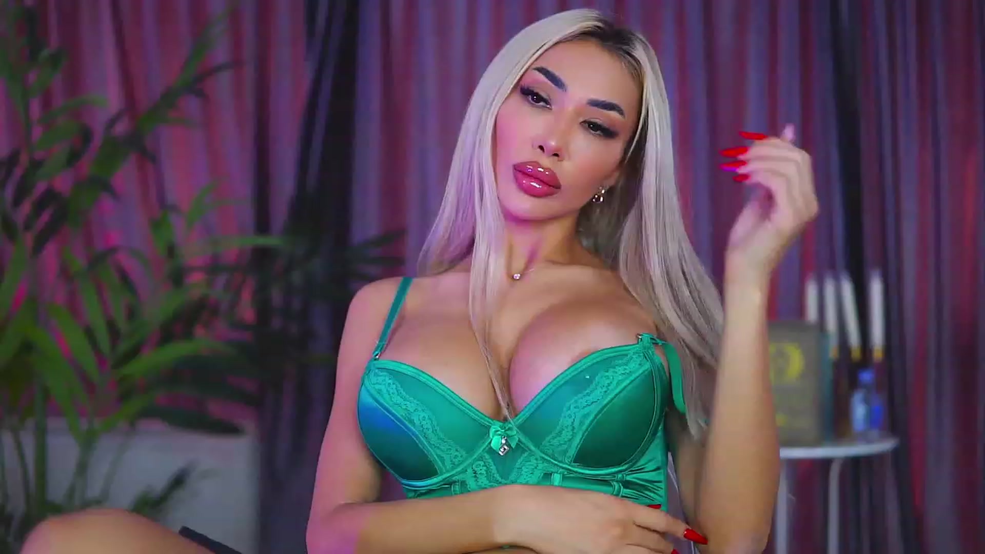 Gallery image thumbnail from Missmo0n1's myfreecams stream on, 07/25/2023, 15:32 image 2 of 20