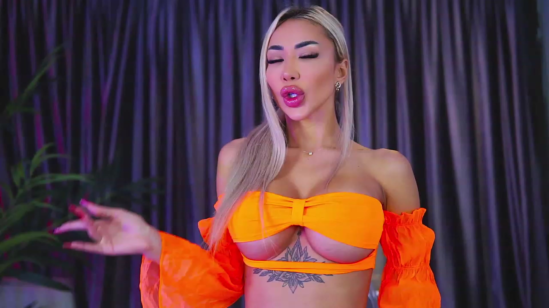 Gallery image thumbnail from Missmo0n1's myfreecams stream on, 07/25/2023, 19:53 image 1 of 20