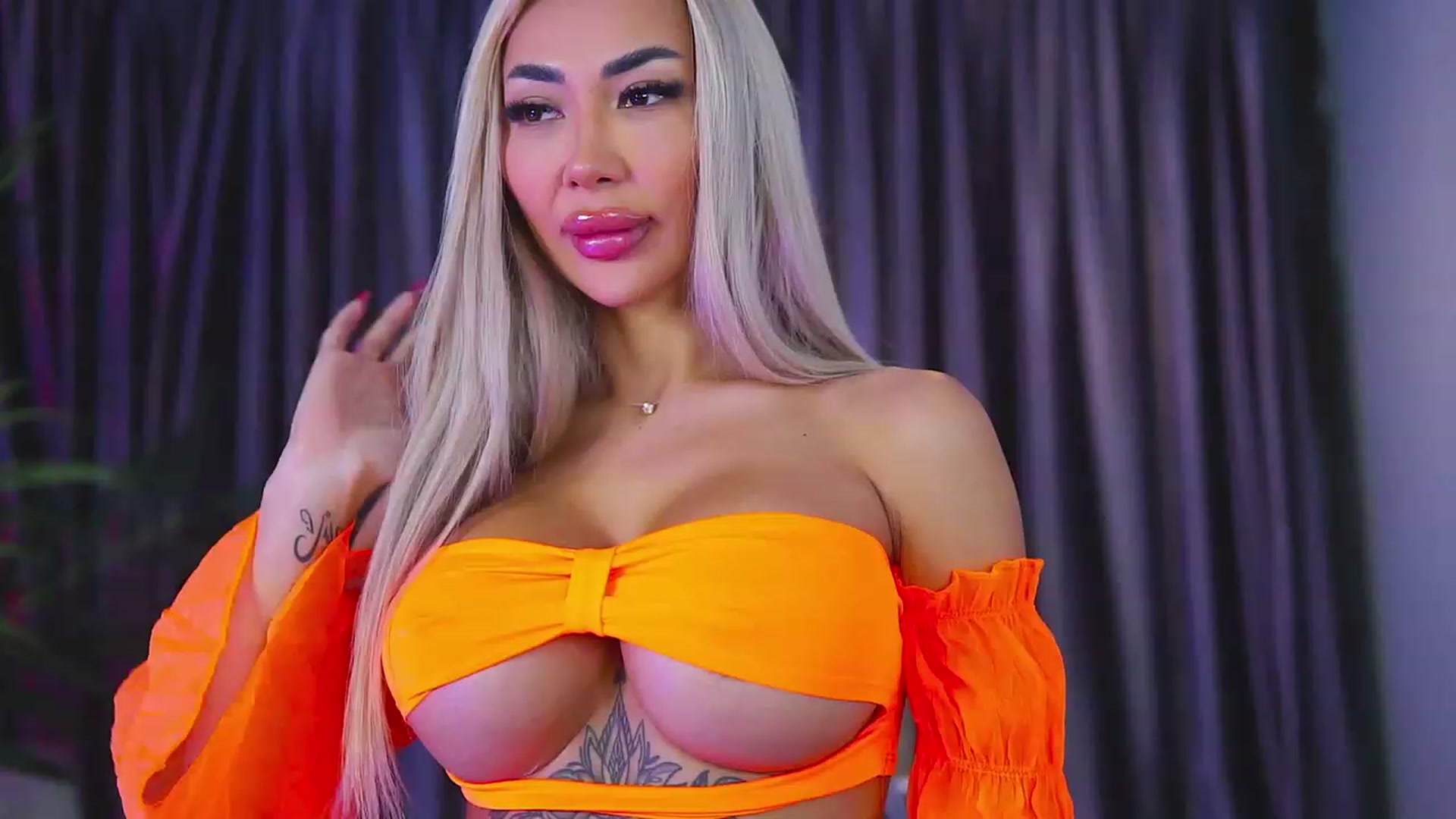 Gallery image thumbnail from Missmo0n1's myfreecams stream on, 07/25/2023, 19:53 image 6 of 20