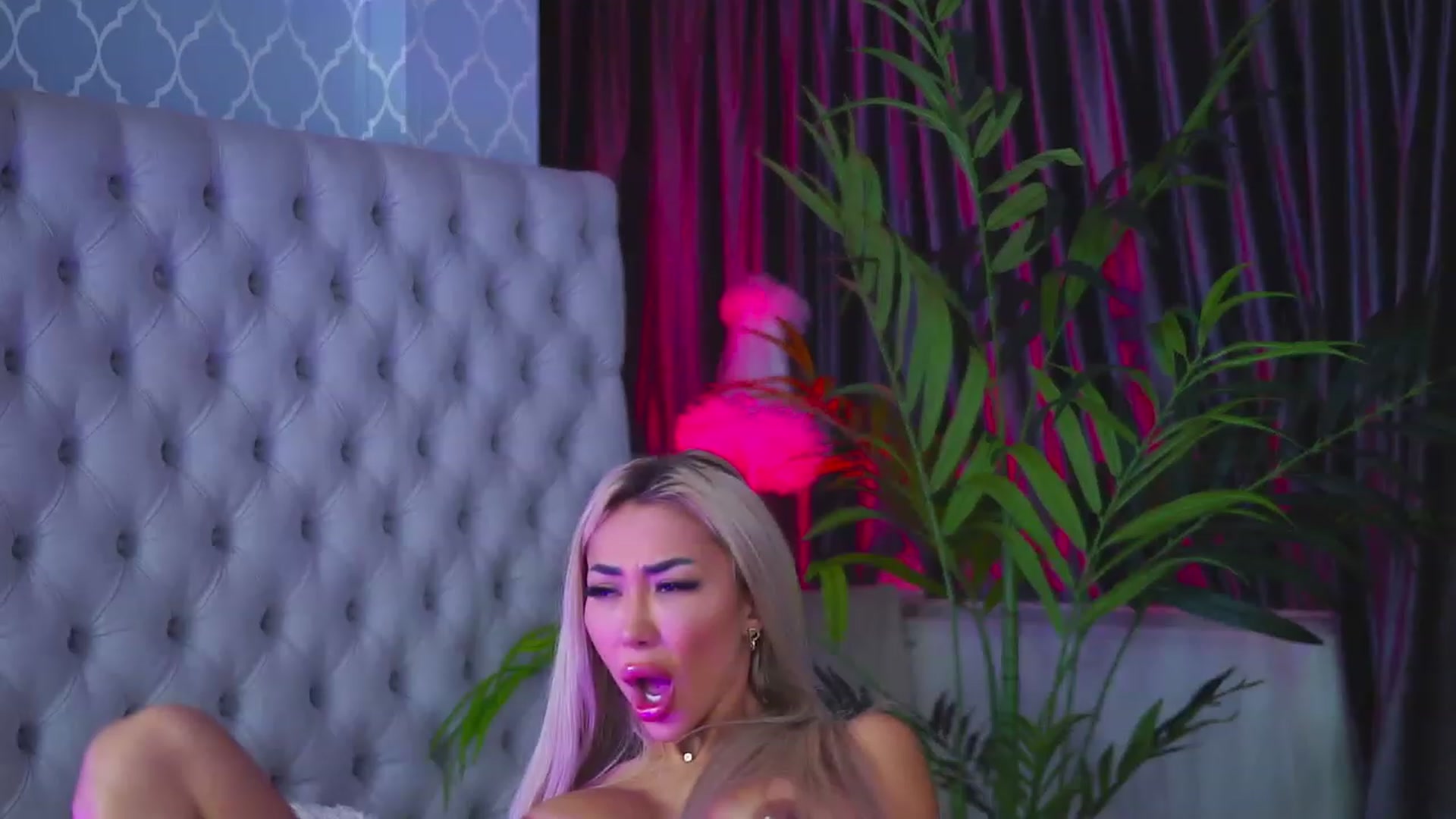 Gallery image thumbnail from Missmo0n1's myfreecams stream on, 07/25/2023, 21:47 image 10 of 20