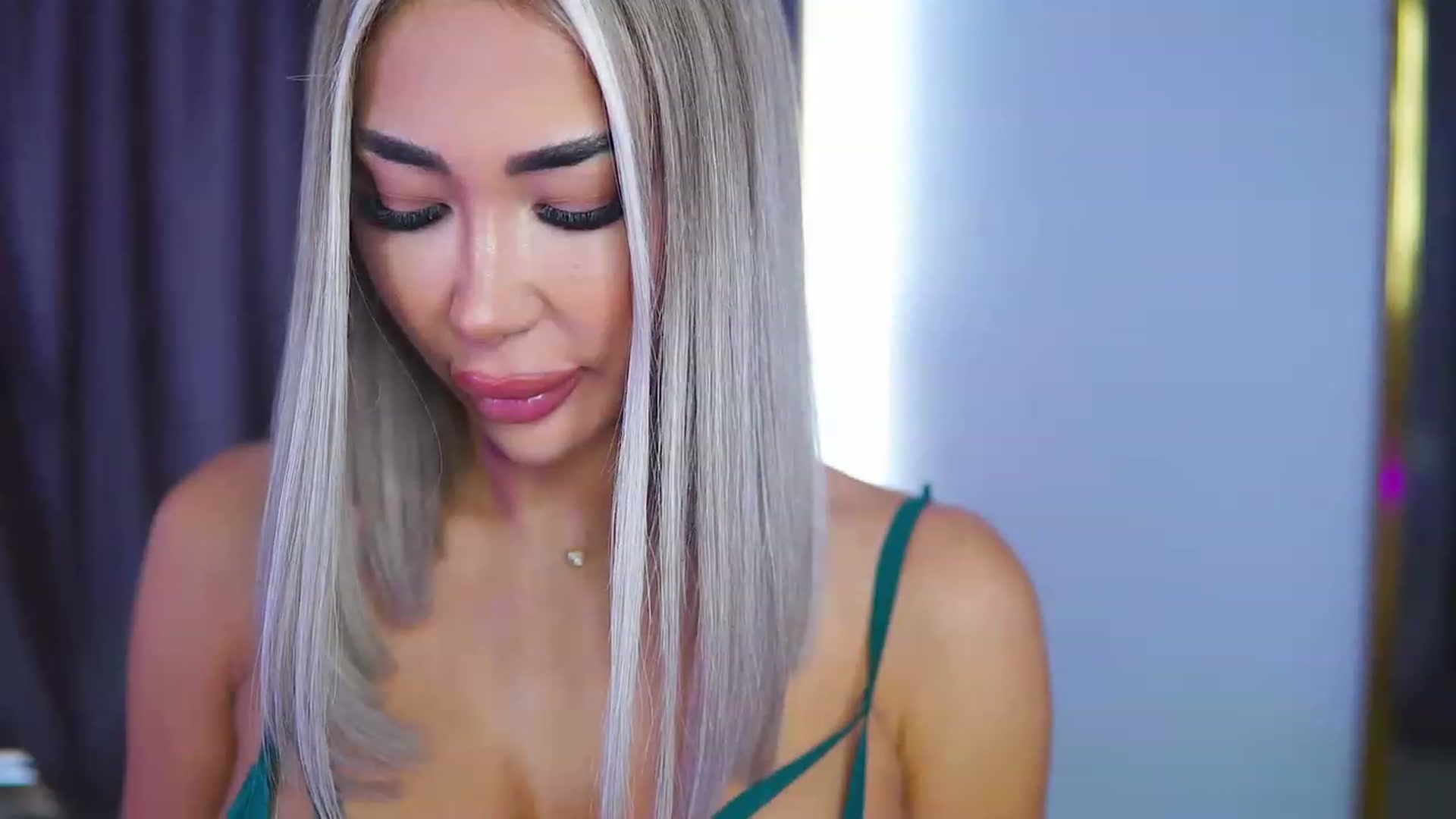 Gallery image thumbnail from Missmo0n1's myfreecams stream on, 07/28/2023, 14:52 image 19 of 20