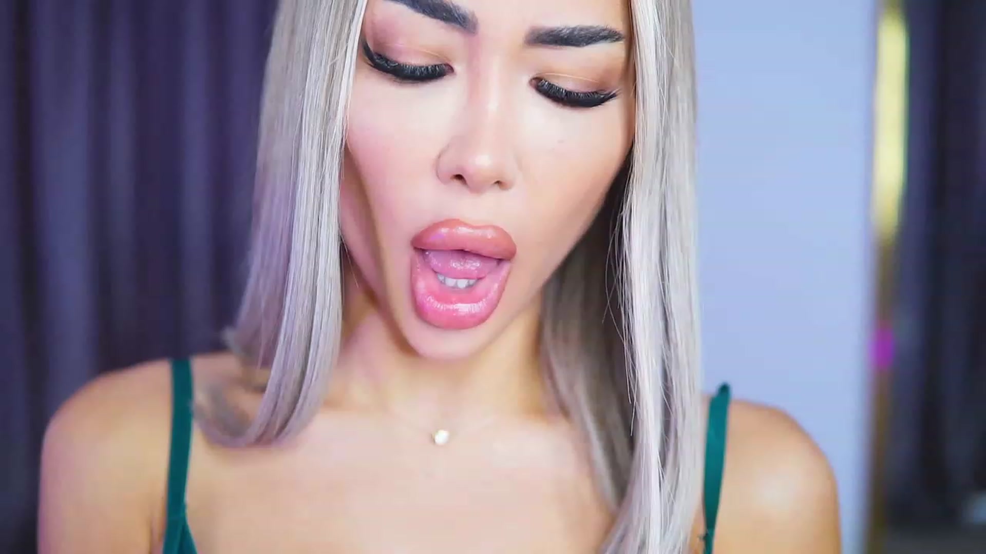 Gallery image thumbnail from Missmo0n1's myfreecams stream on, 07/28/2023, 15:30 image 7 of 20