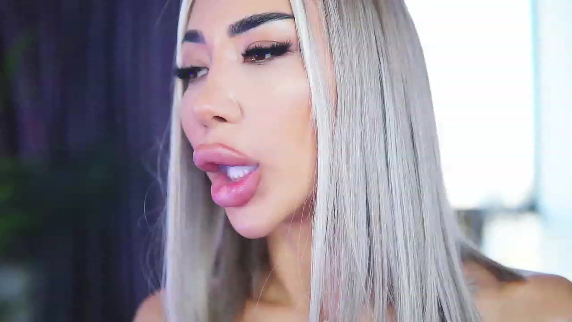 Gallery image thumbnail from Missmo0n1's myfreecams stream on, 07/28/2023, 16:43 image 8 of 20