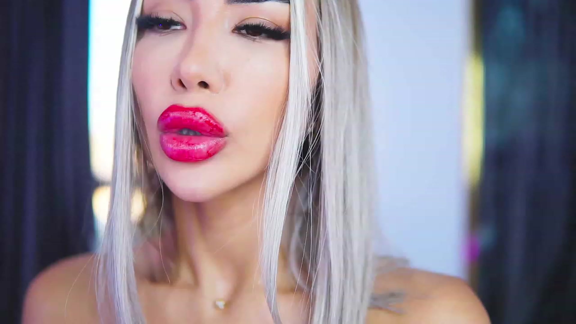 Gallery image thumbnail from Missmo0n1's myfreecams stream on, 07/28/2023, 17:43 image 2 of 20