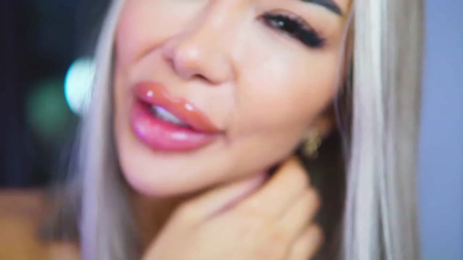 Gallery image thumbnail from Missmo0n1's myfreecams stream on, 07/28/2023, 23:09 image 3 of 20