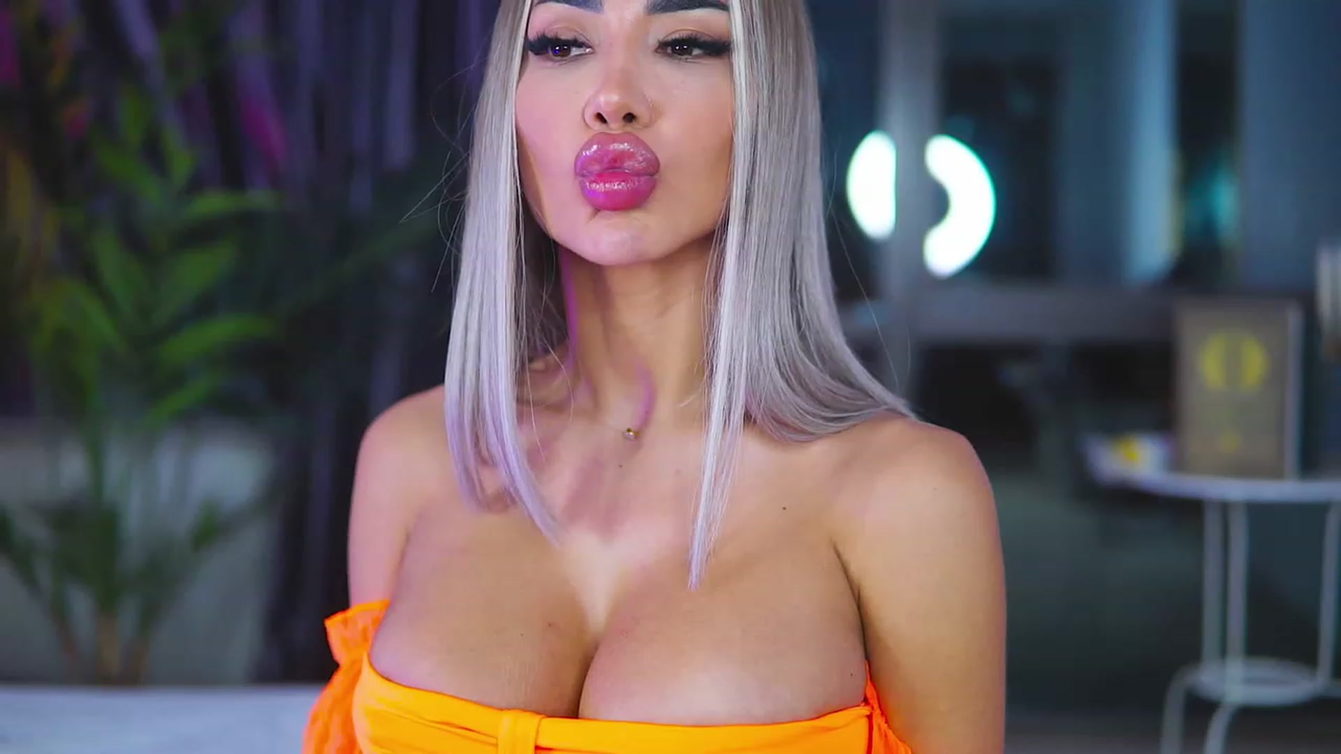 Gallery image thumbnail from Missmo0n1's myfreecams stream on, 07/29/2023, 01:50 image 16 of 20