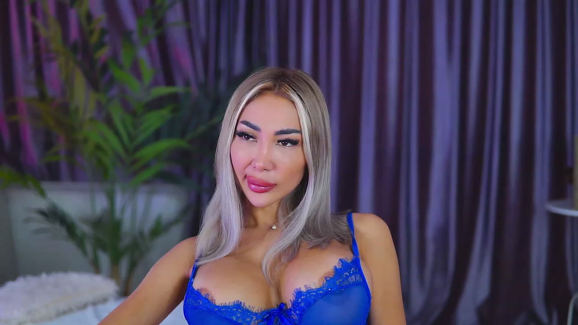 Gallery image thumbnail from Missmo0n1's myfreecams stream on, 07/30/2023, 16:50 image 3 of 20
