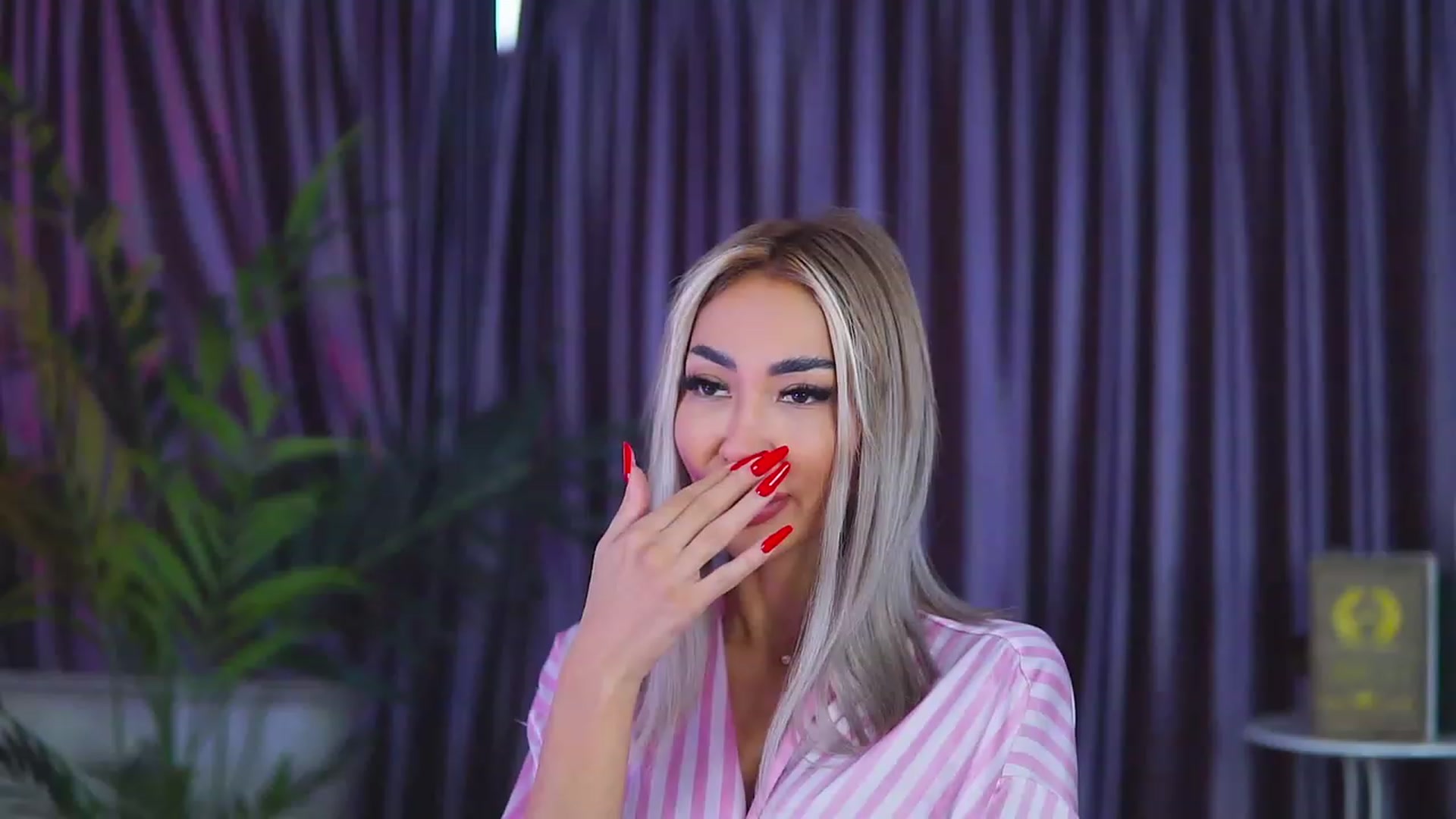 Gallery image thumbnail from Missmo0n1's myfreecams stream on, 07/30/2023, 16:50 image 14 of 20